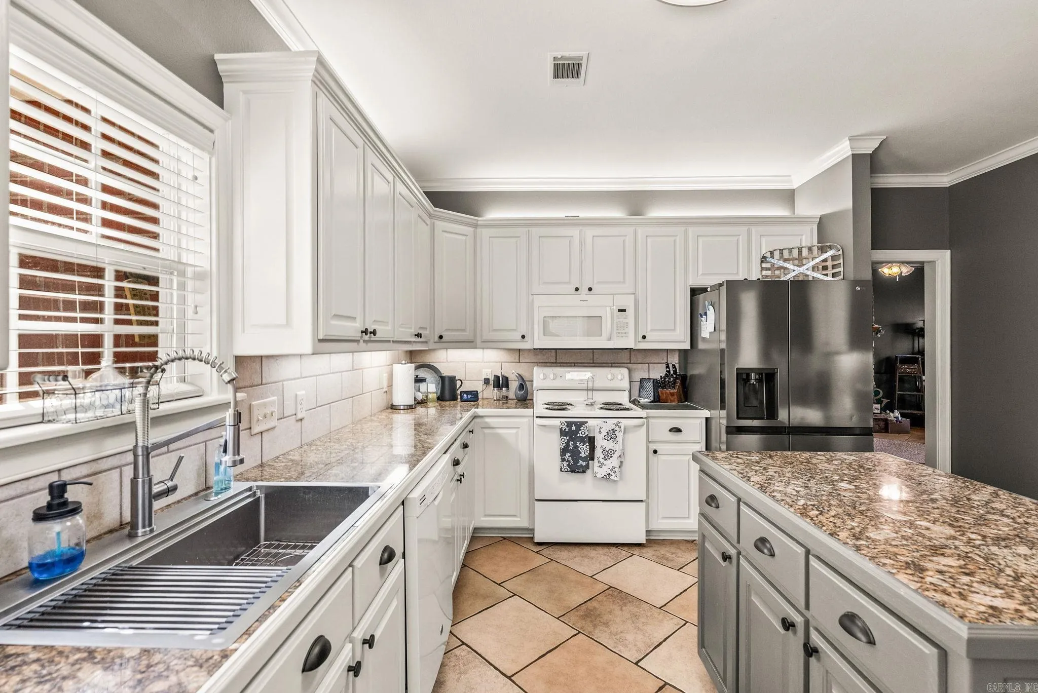 Property at 940  Jaci - Image 16
