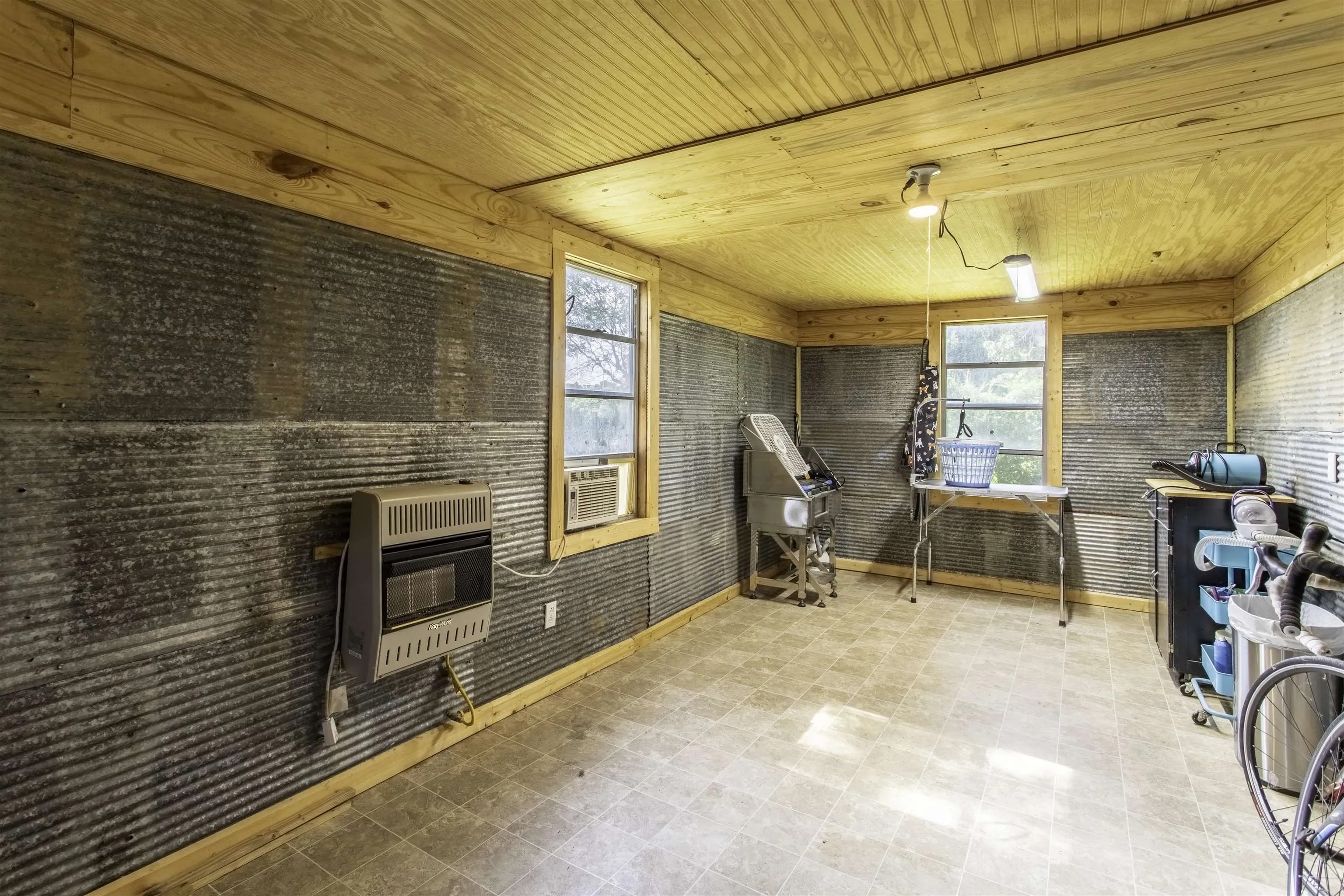 Property at 814 W 5th st - Image 37