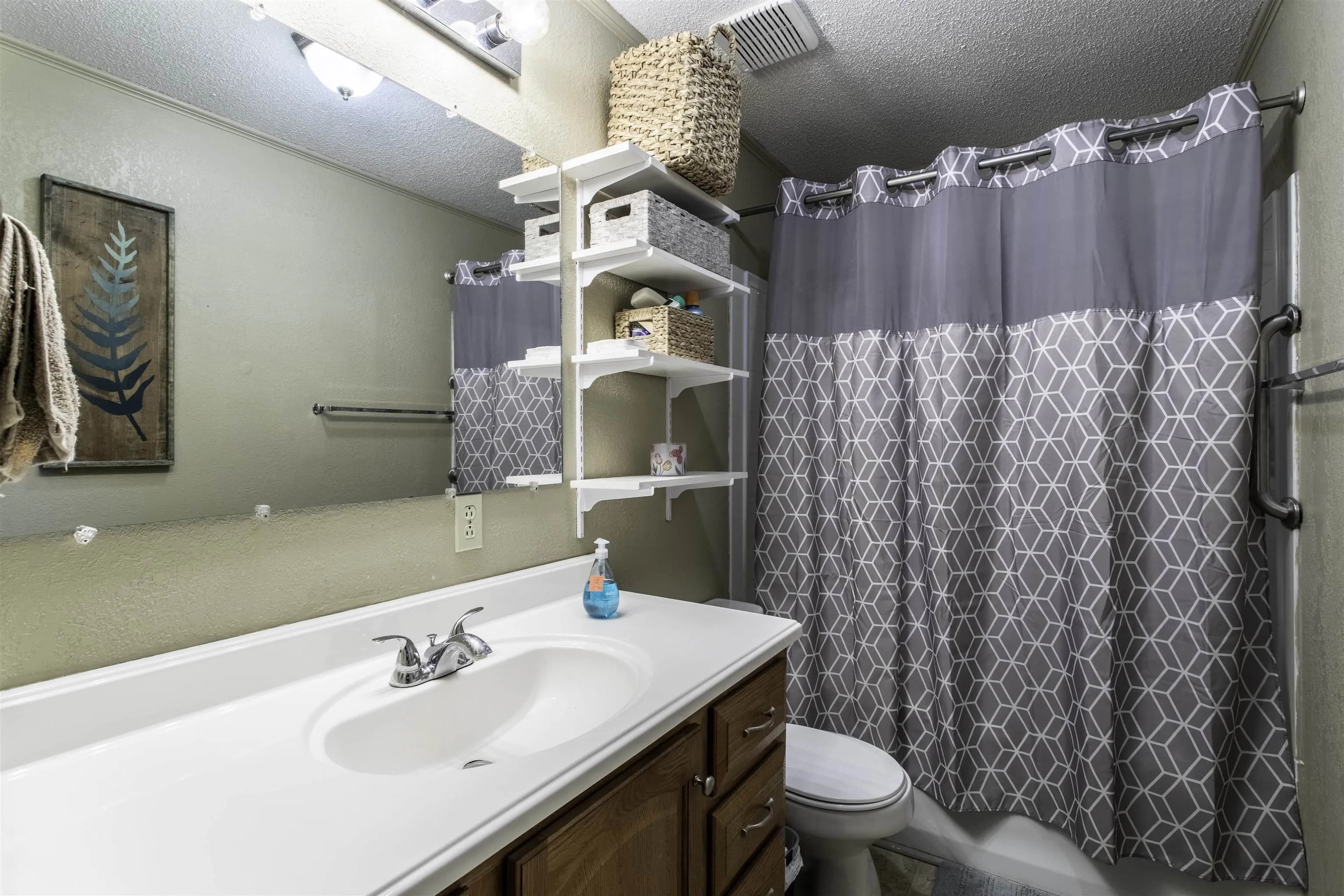 Property at 814 W 5th st - Image 17