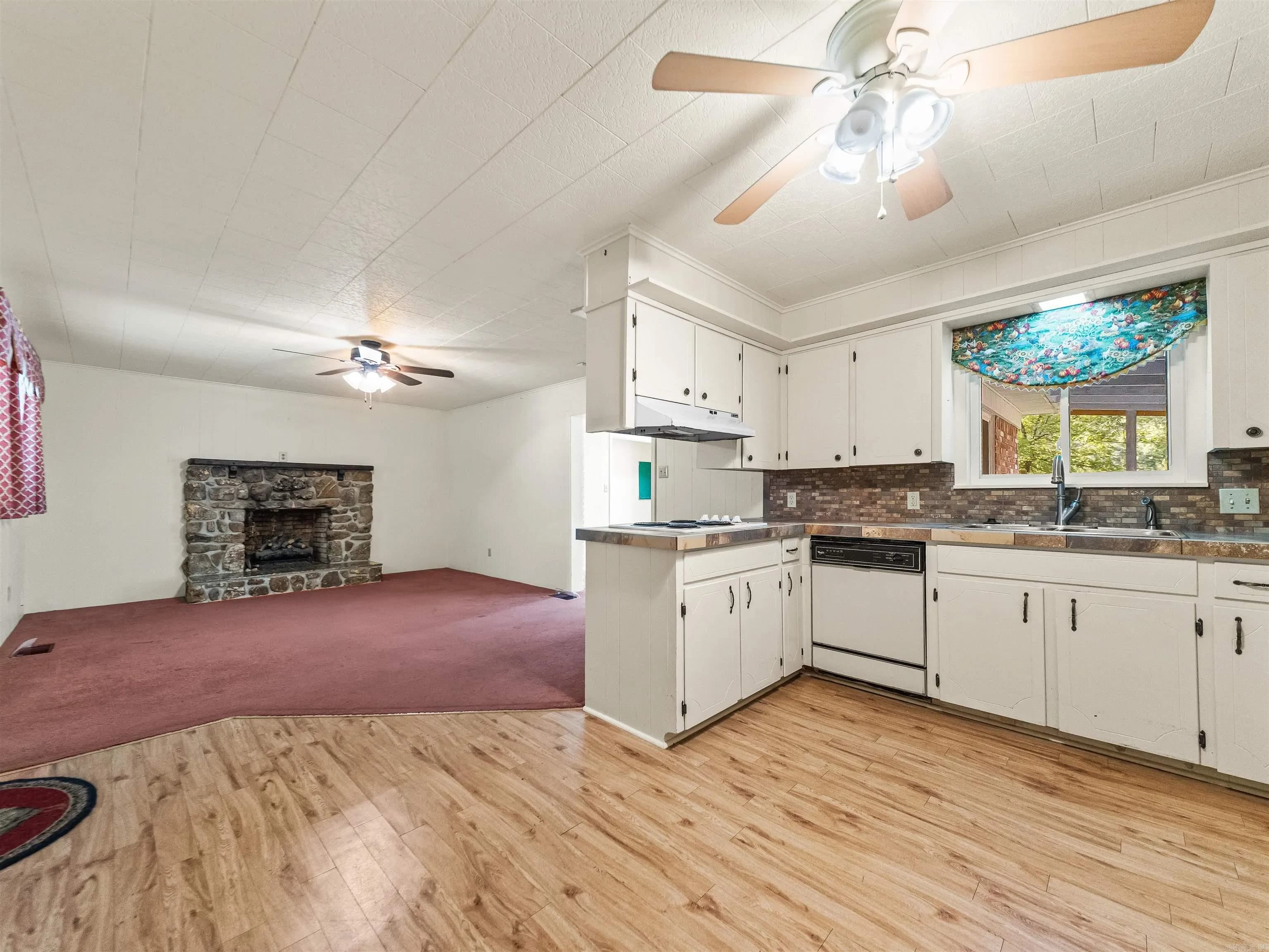 Property at 417  Lakeshore - Image 12