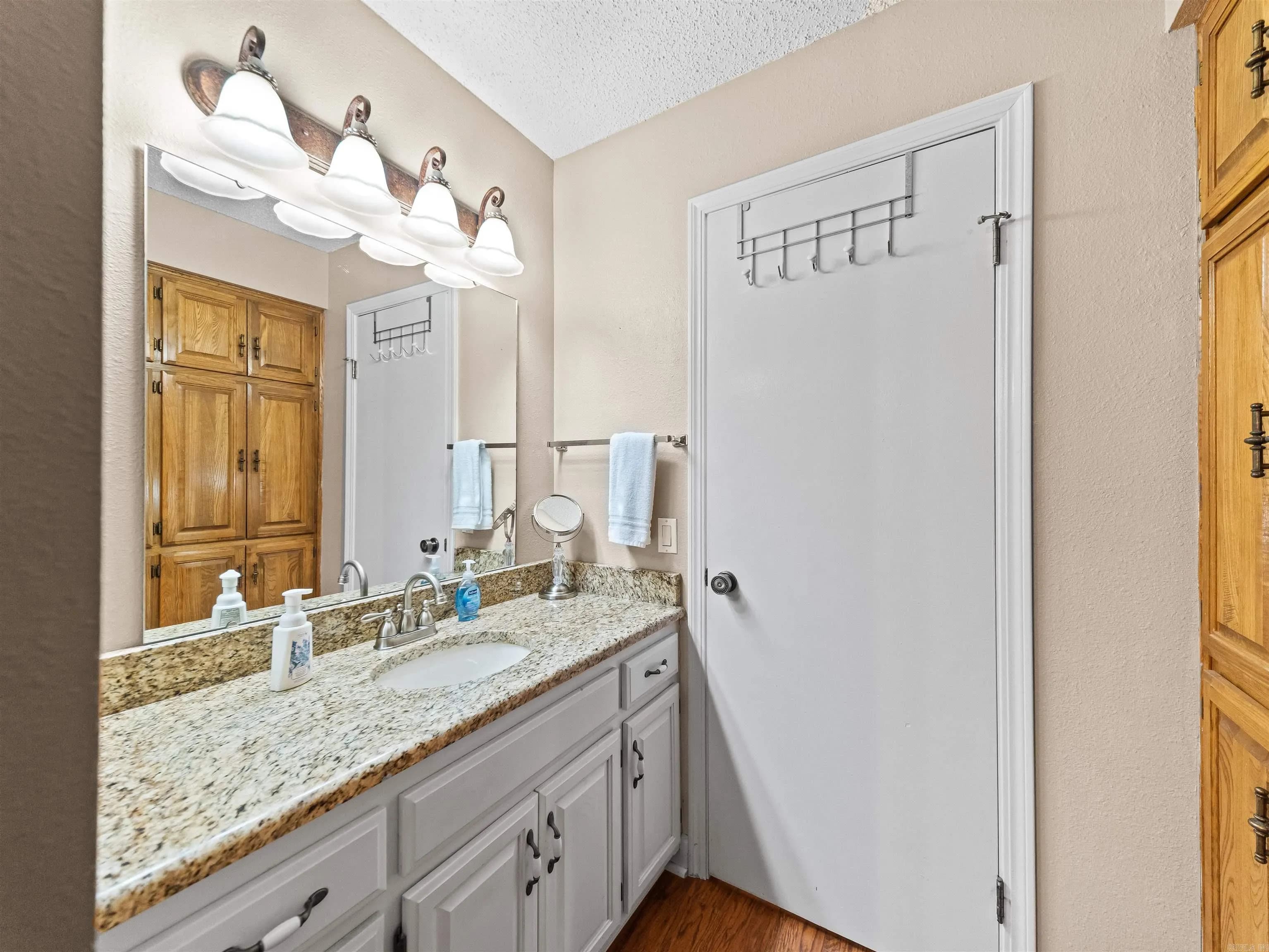 Property at 44  Esmeralda - Image 25