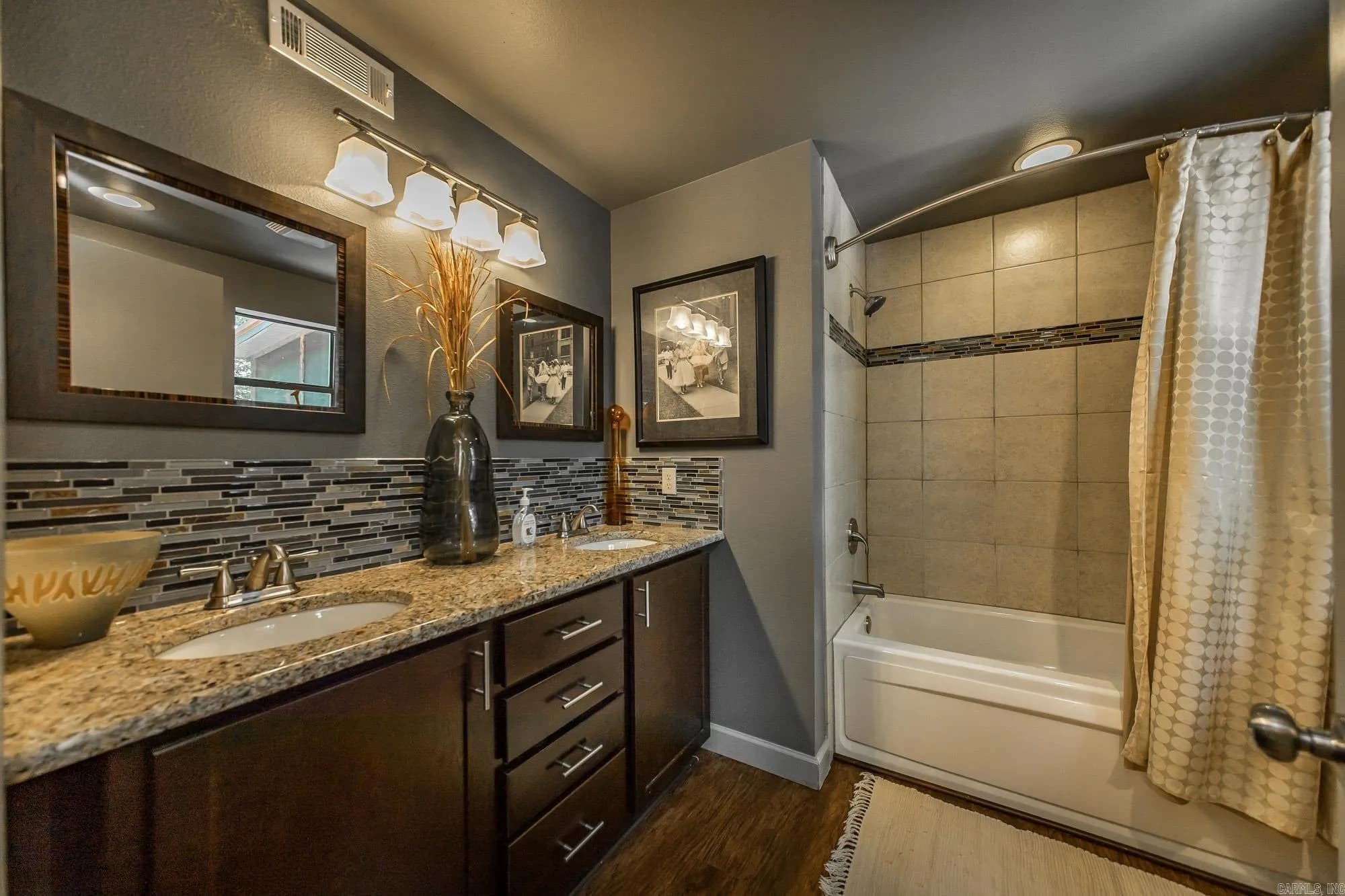Property at 348  Weldon - Image 12