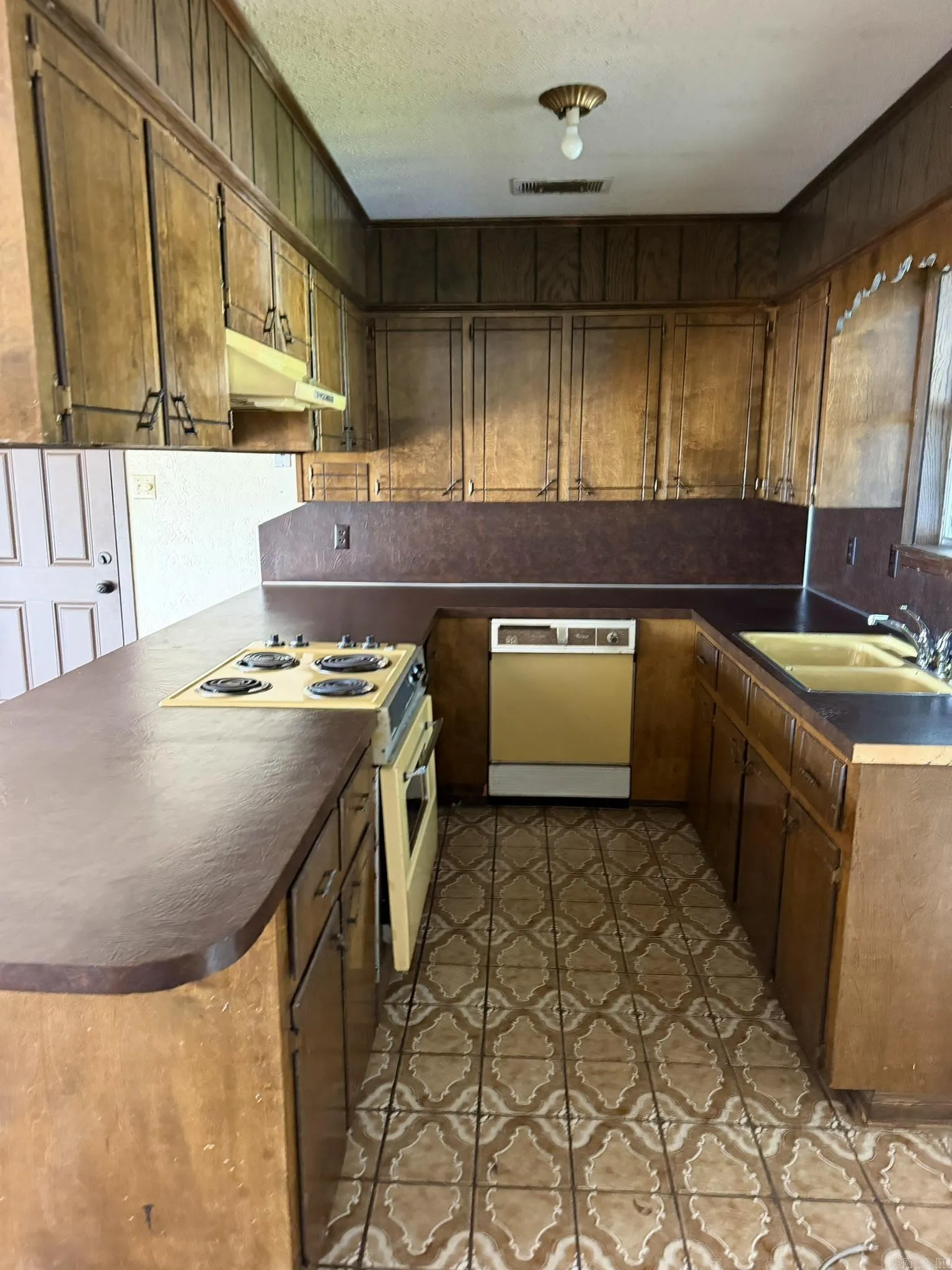Property at 9802  Dobby - Image 4
