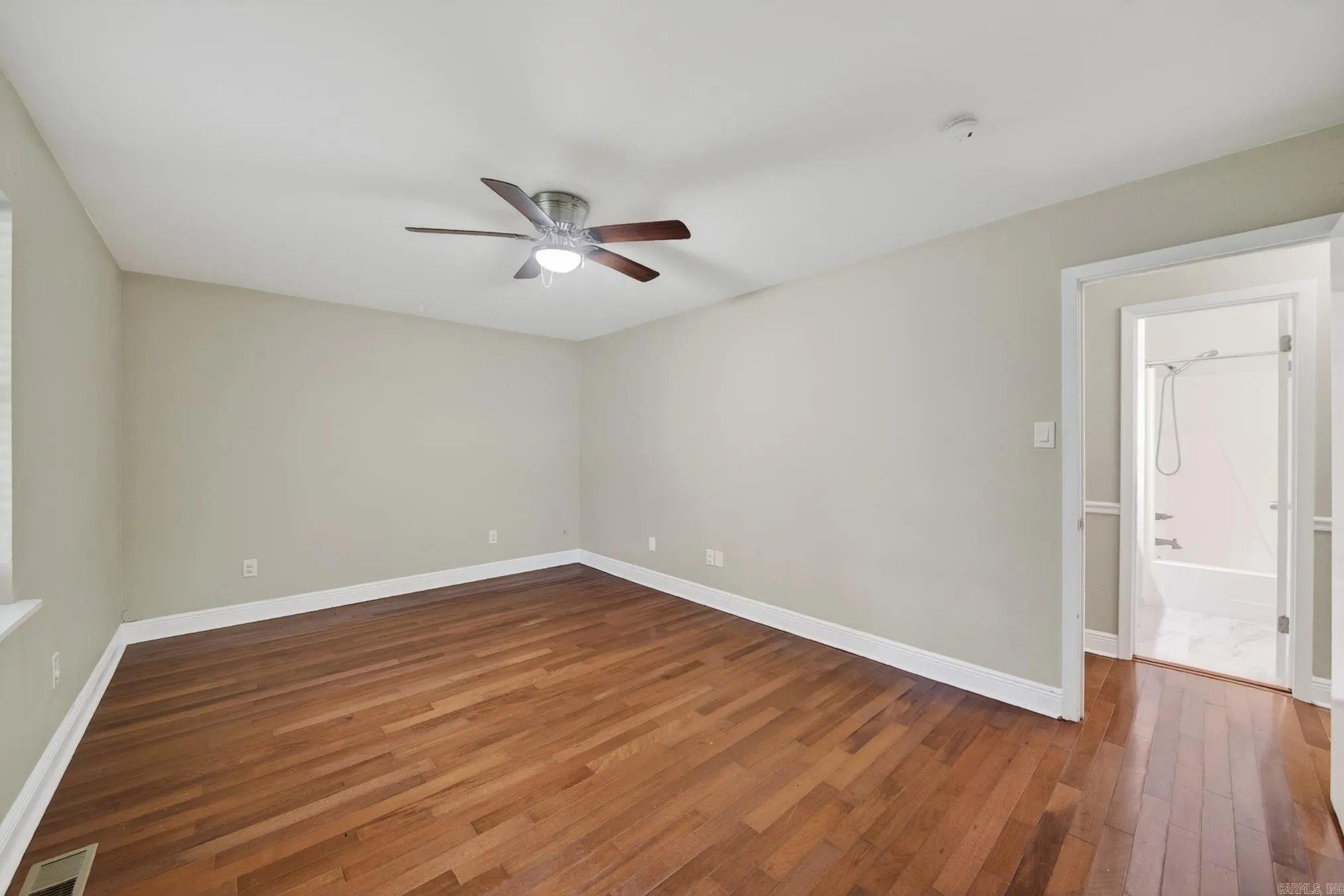 Property at 214  Pin oak - Image 23