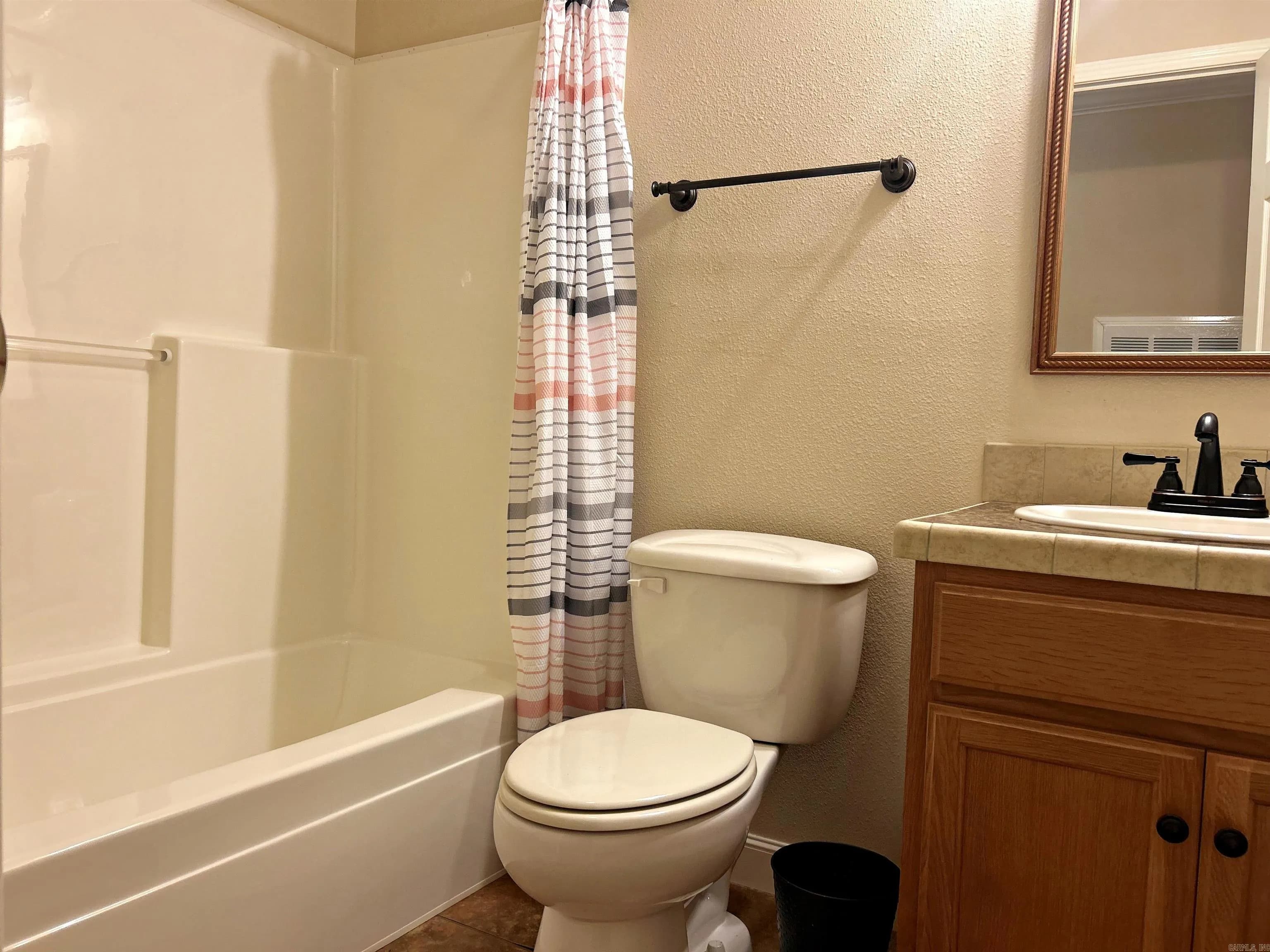 Property at 2142  Hasley - Image 27