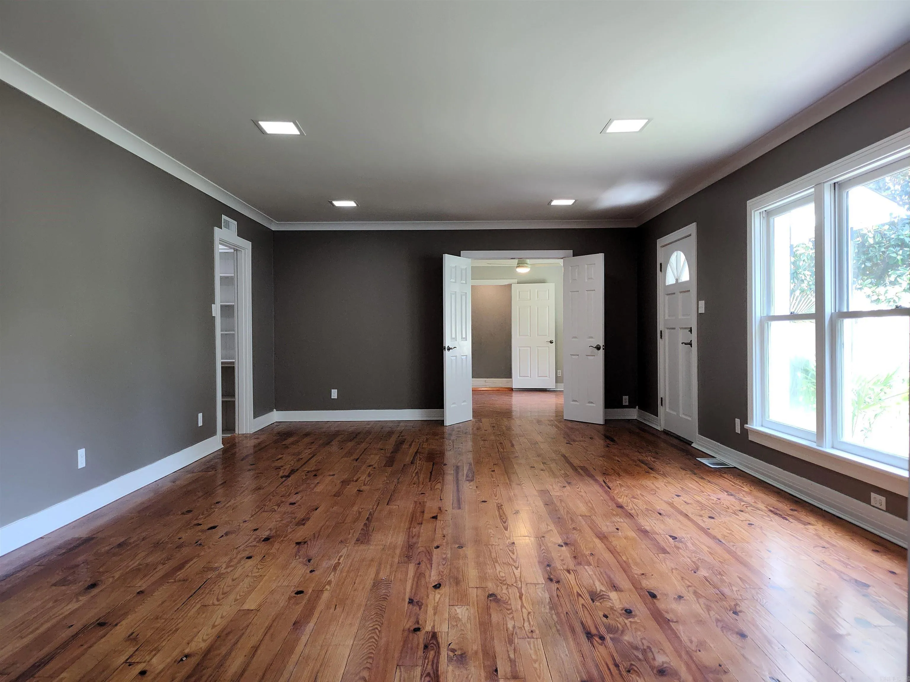 Property at 701 E 7th - Image 6