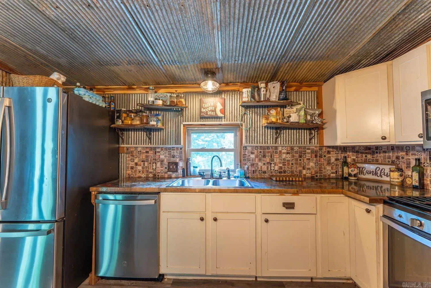 Property at 221  Woodridge - Image 19