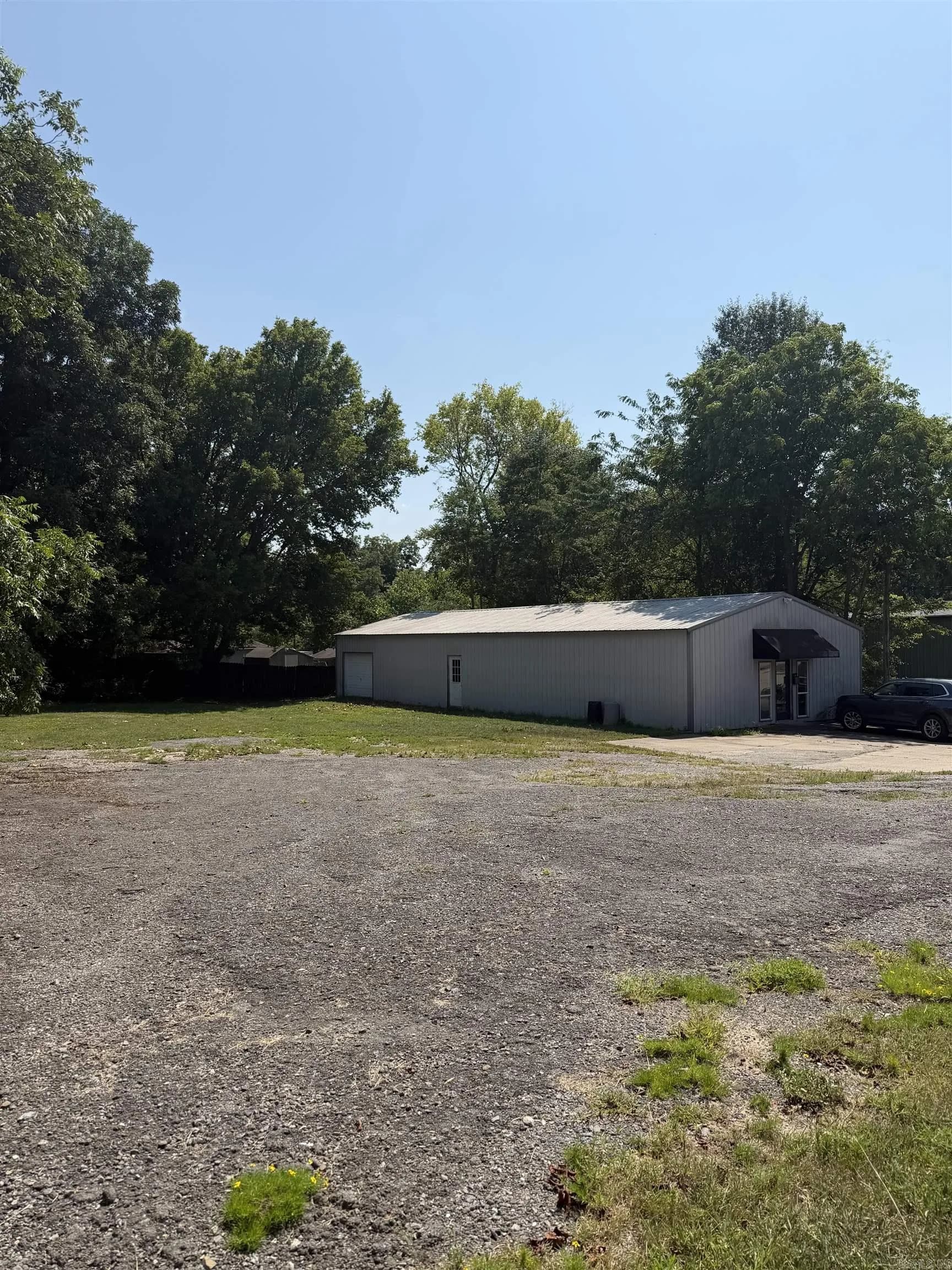 Property at 910 W South - Image 2