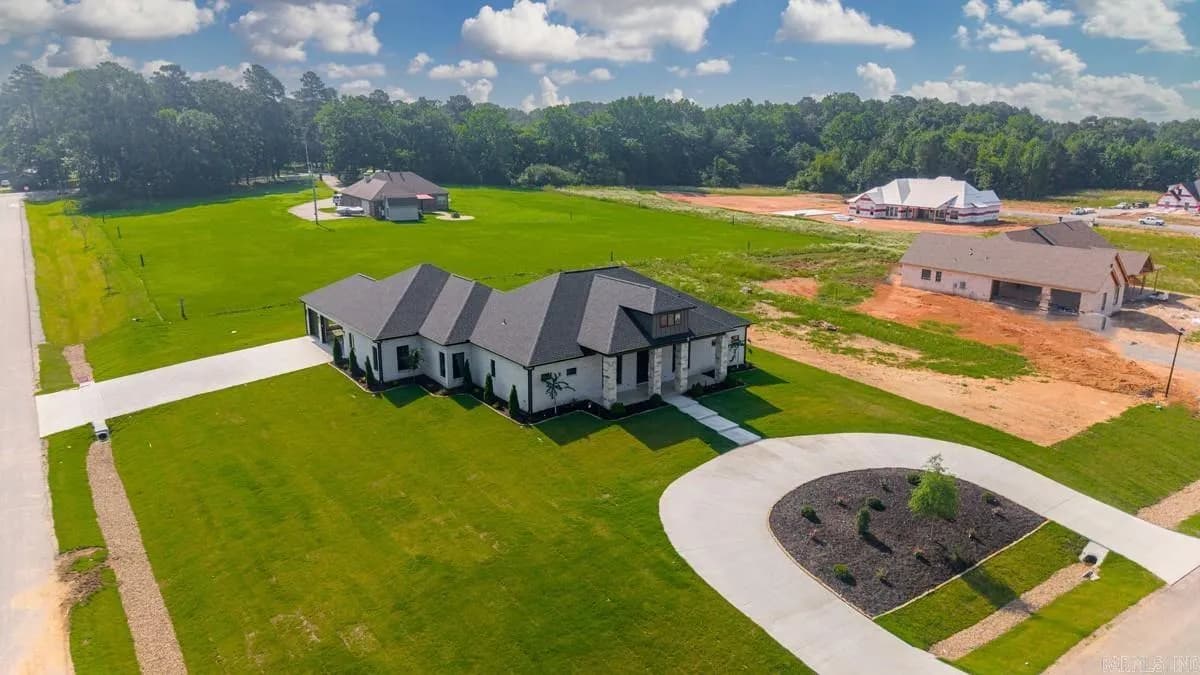 Property at 100  Liberty oaks - Image 6