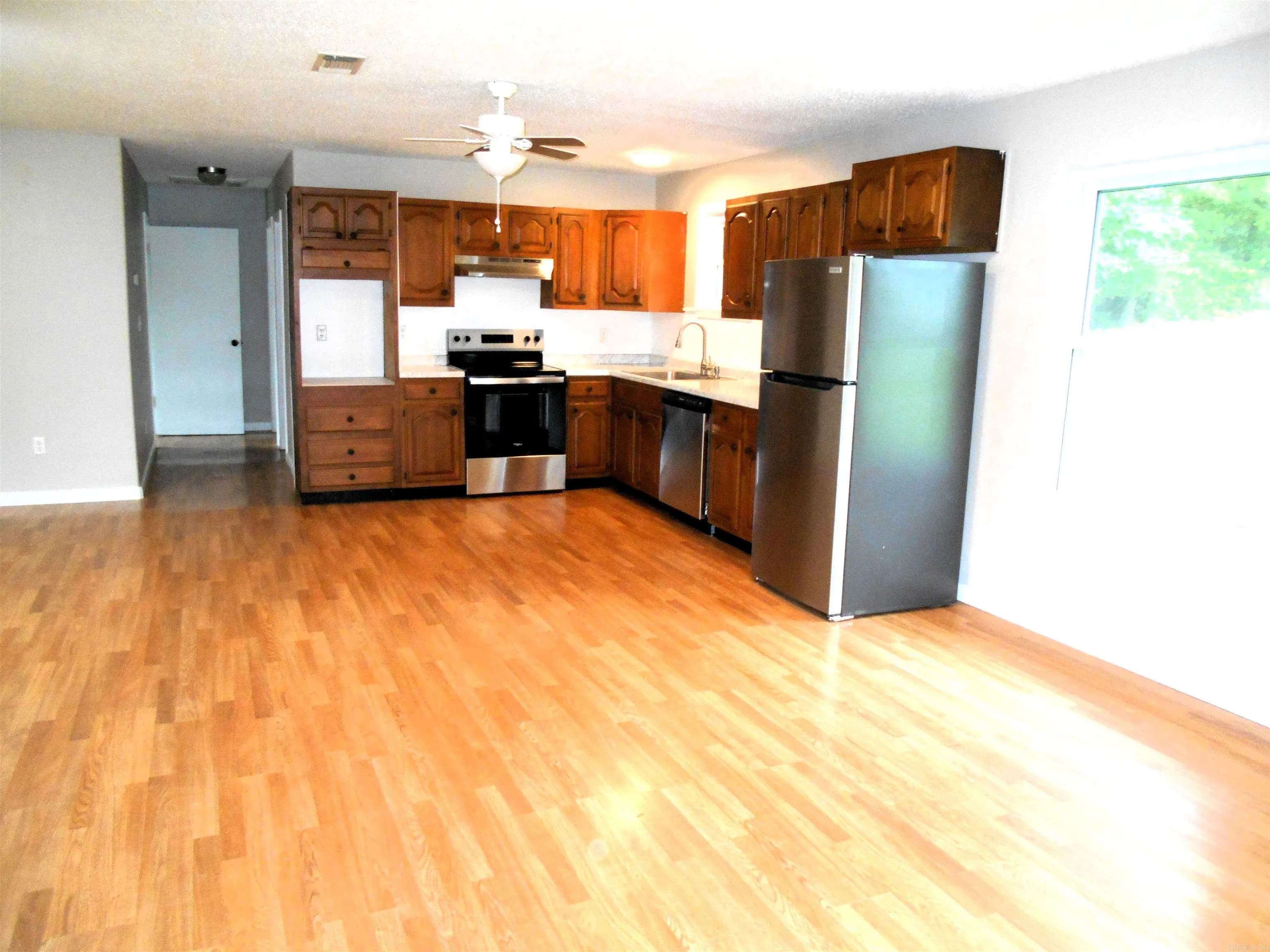 Property at 109  Lost - Image 13