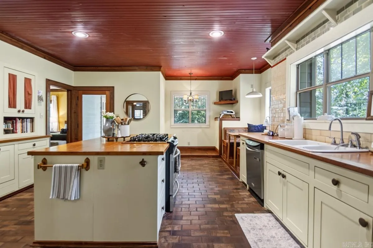 Property at 990  Buckwood - Image 13