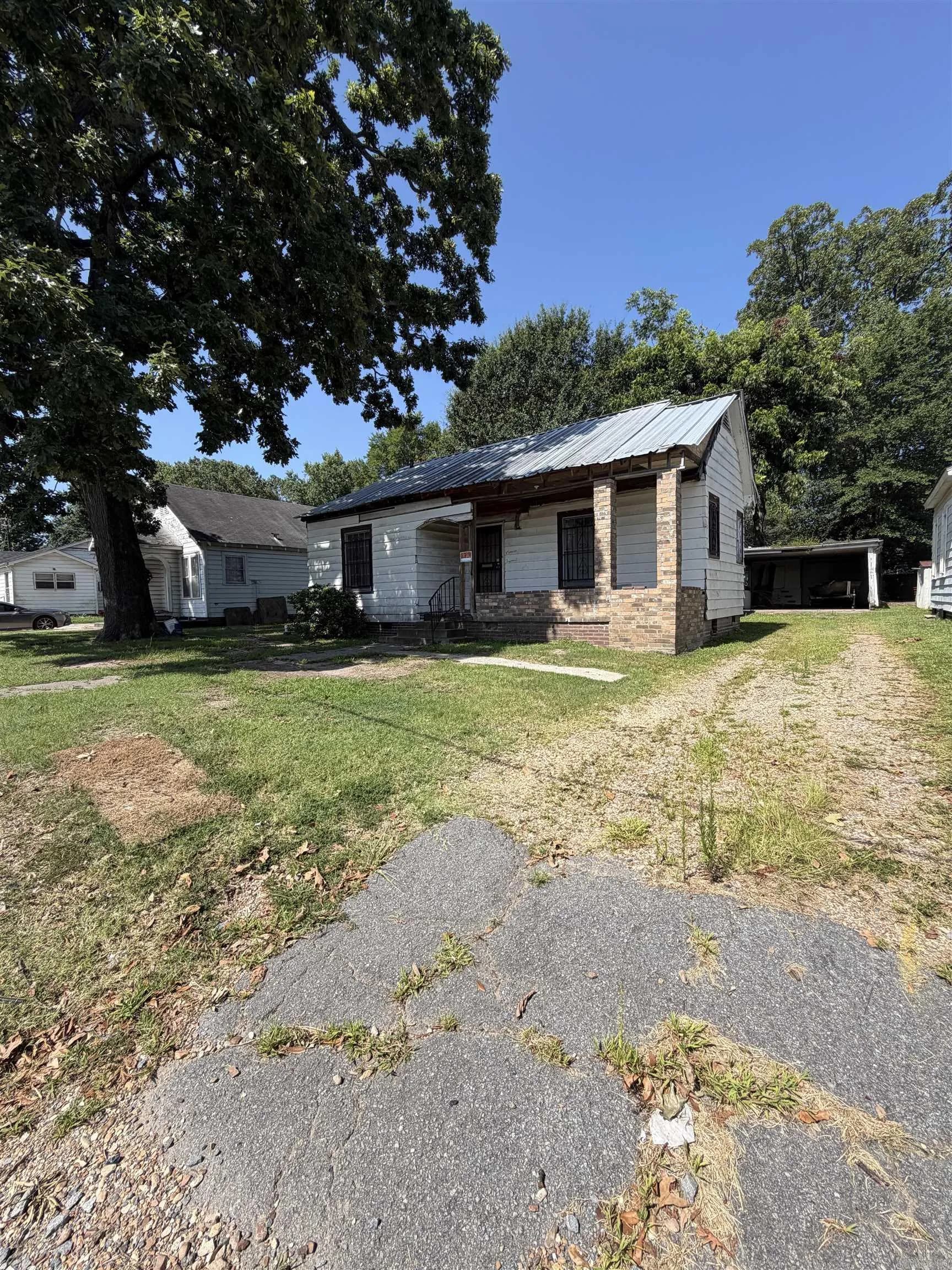 Property at 1926 S Olive - Image 4