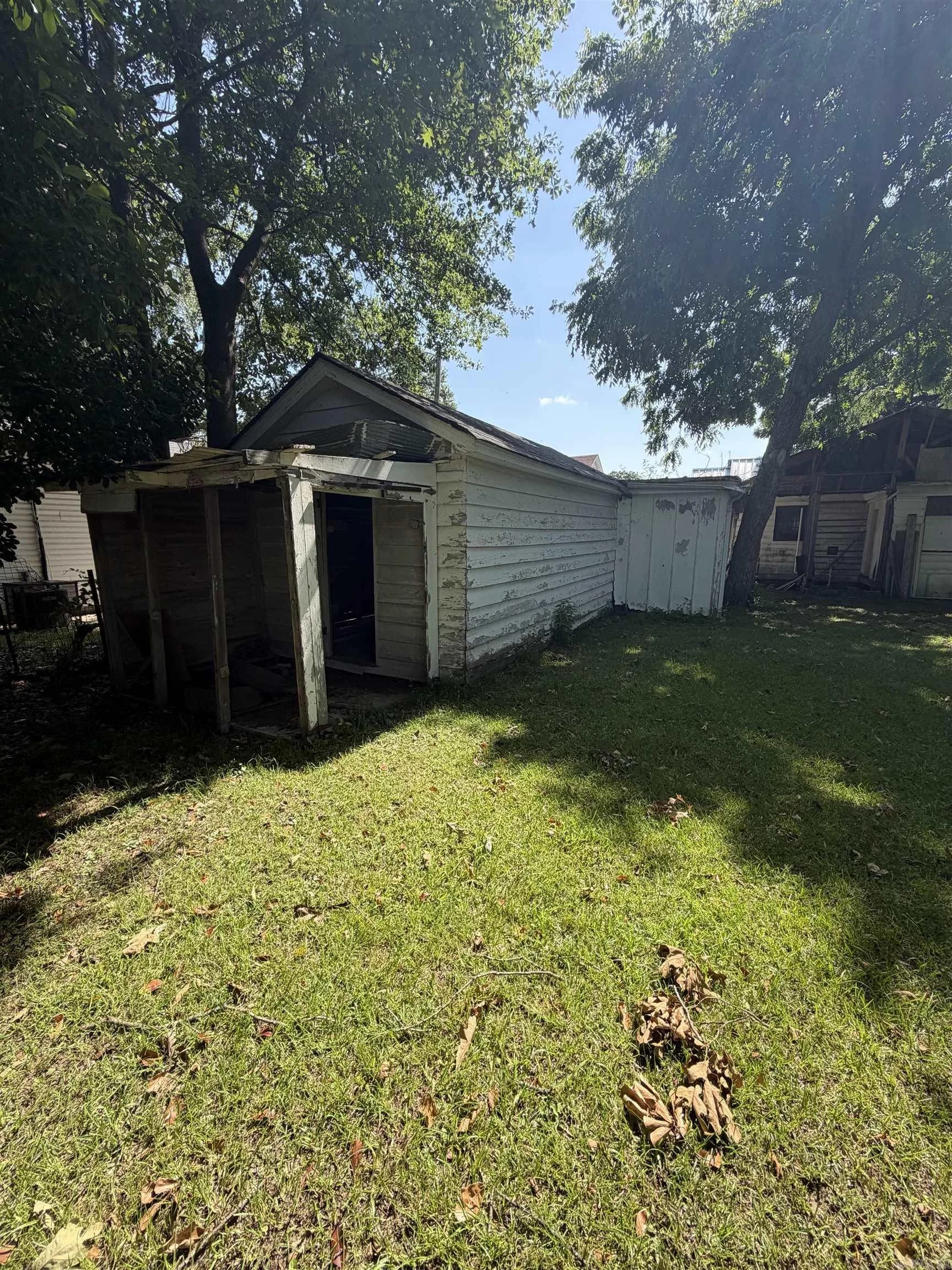 Property at 1926 S Olive - Image 23
