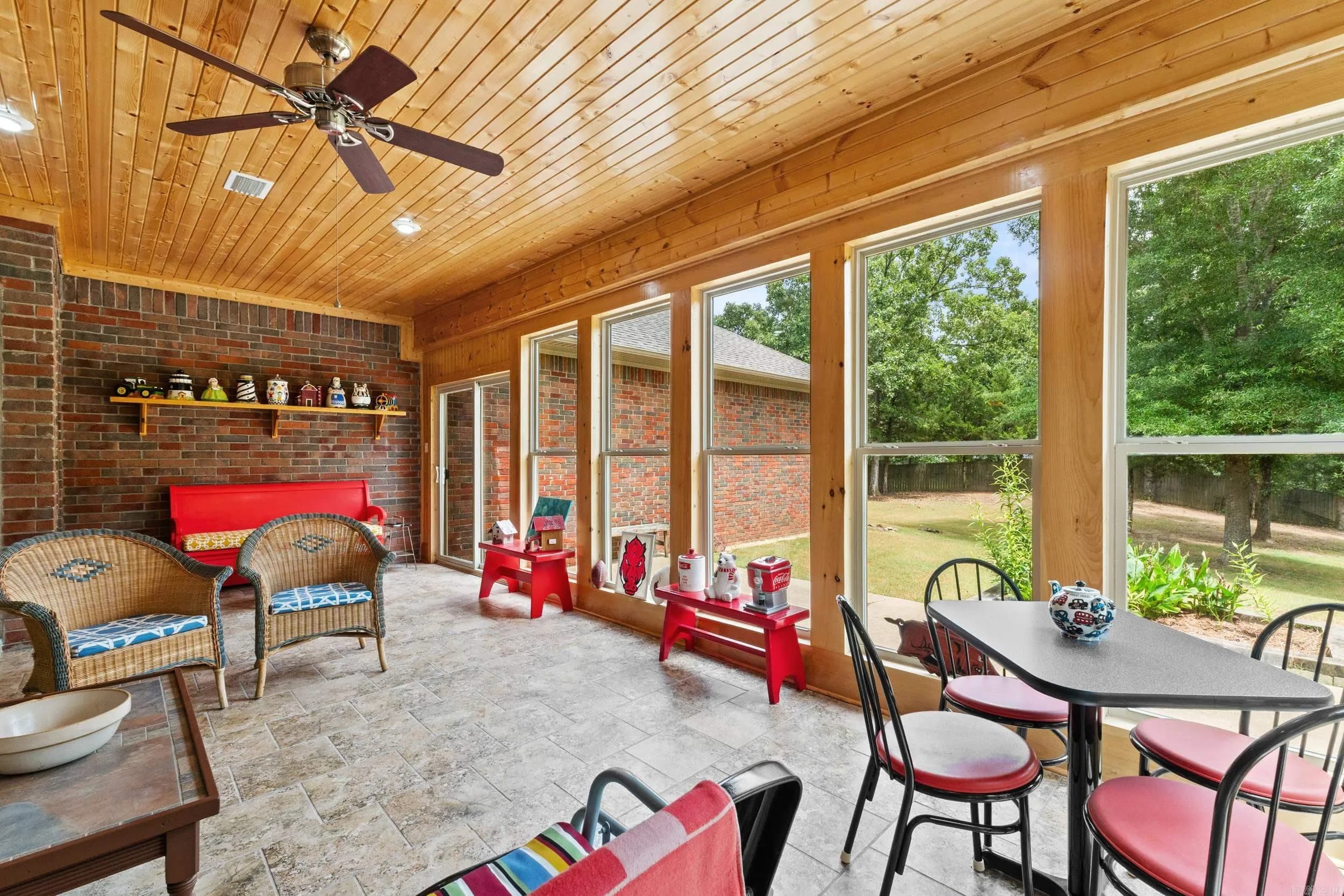 Property at 82  Northlake - Image 4