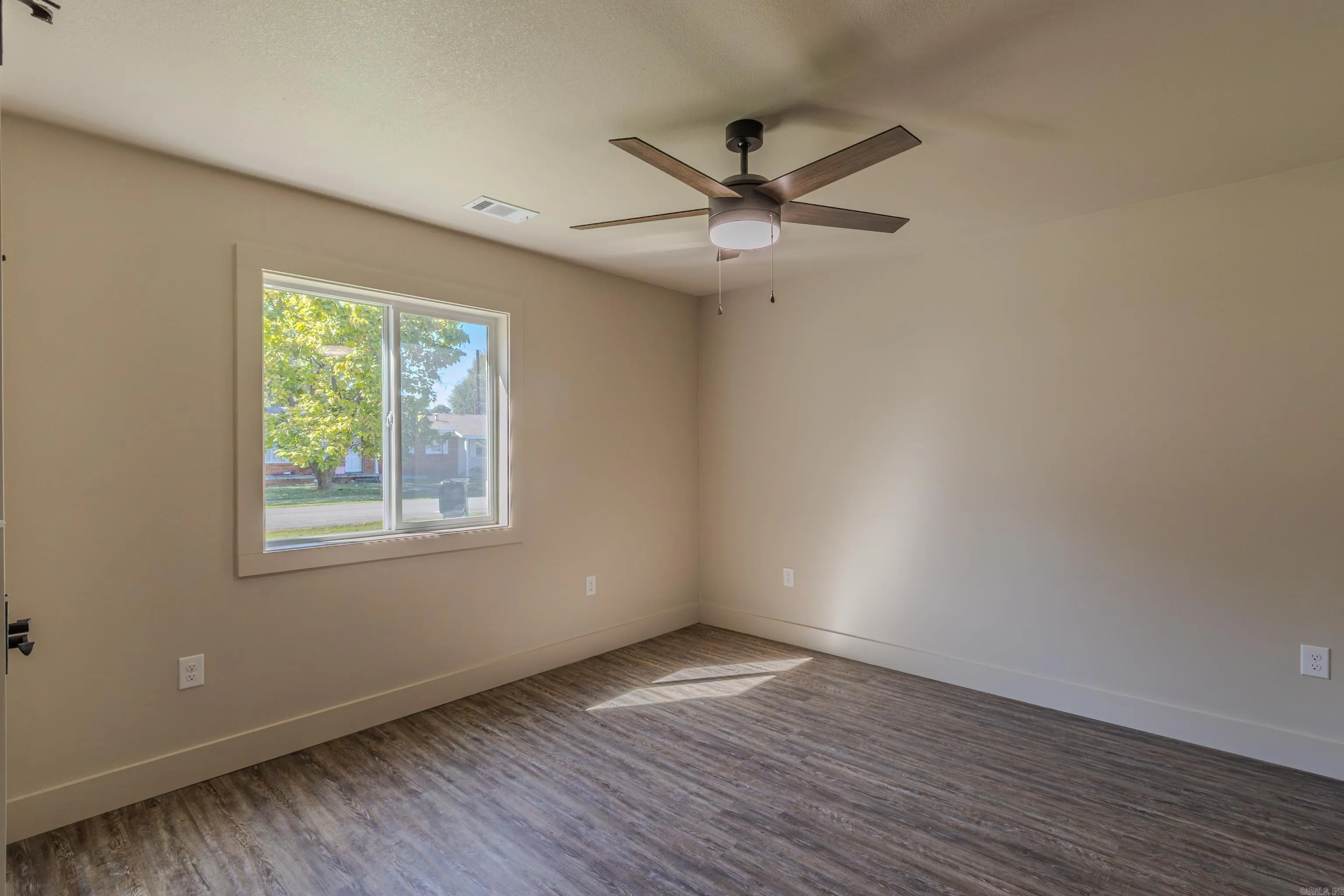 Property at 1811  Magnolia - Image 32