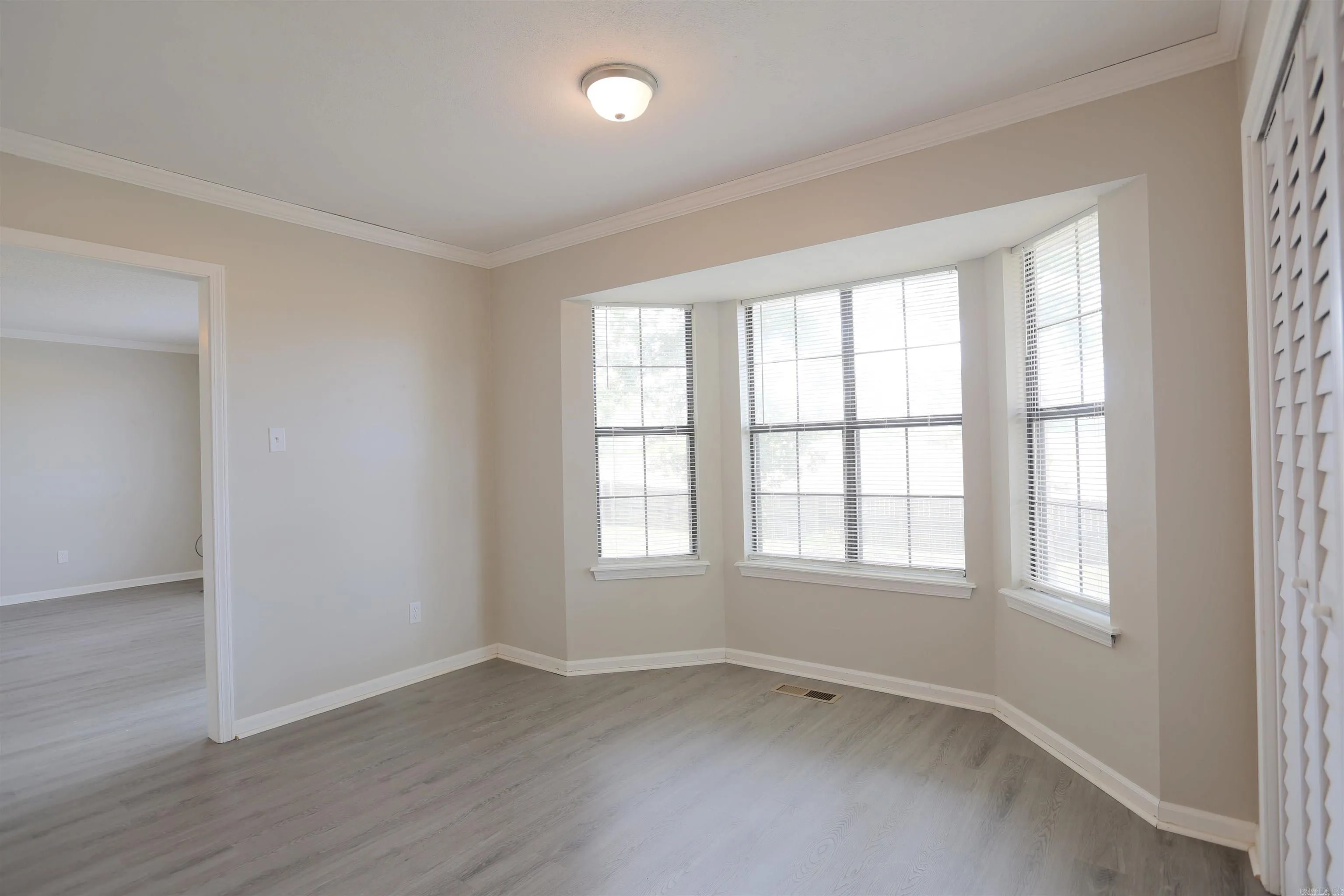 Property at 121  Silverbrook drive - Image 10