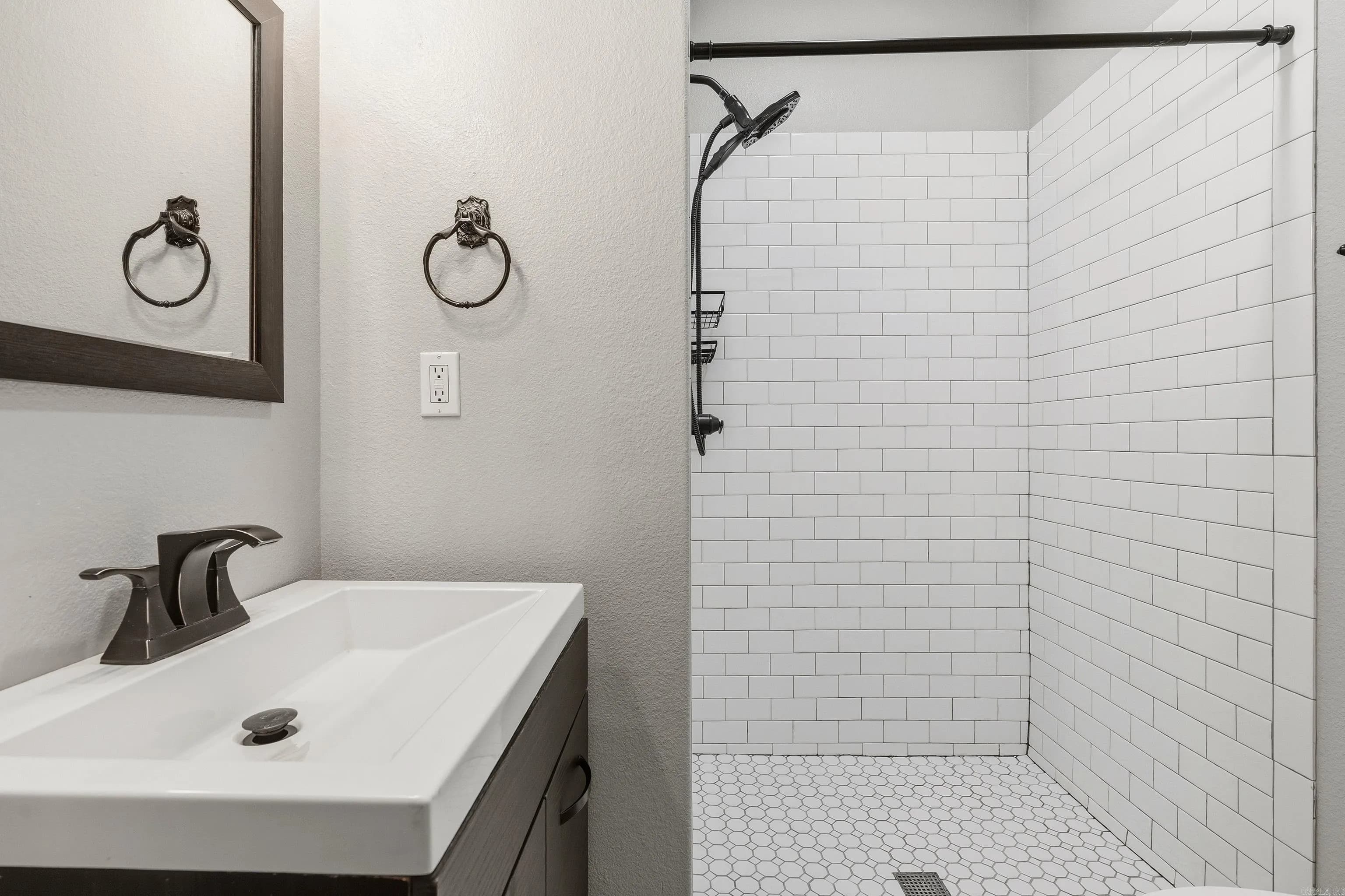 Property at 16  Paradise - Image 20