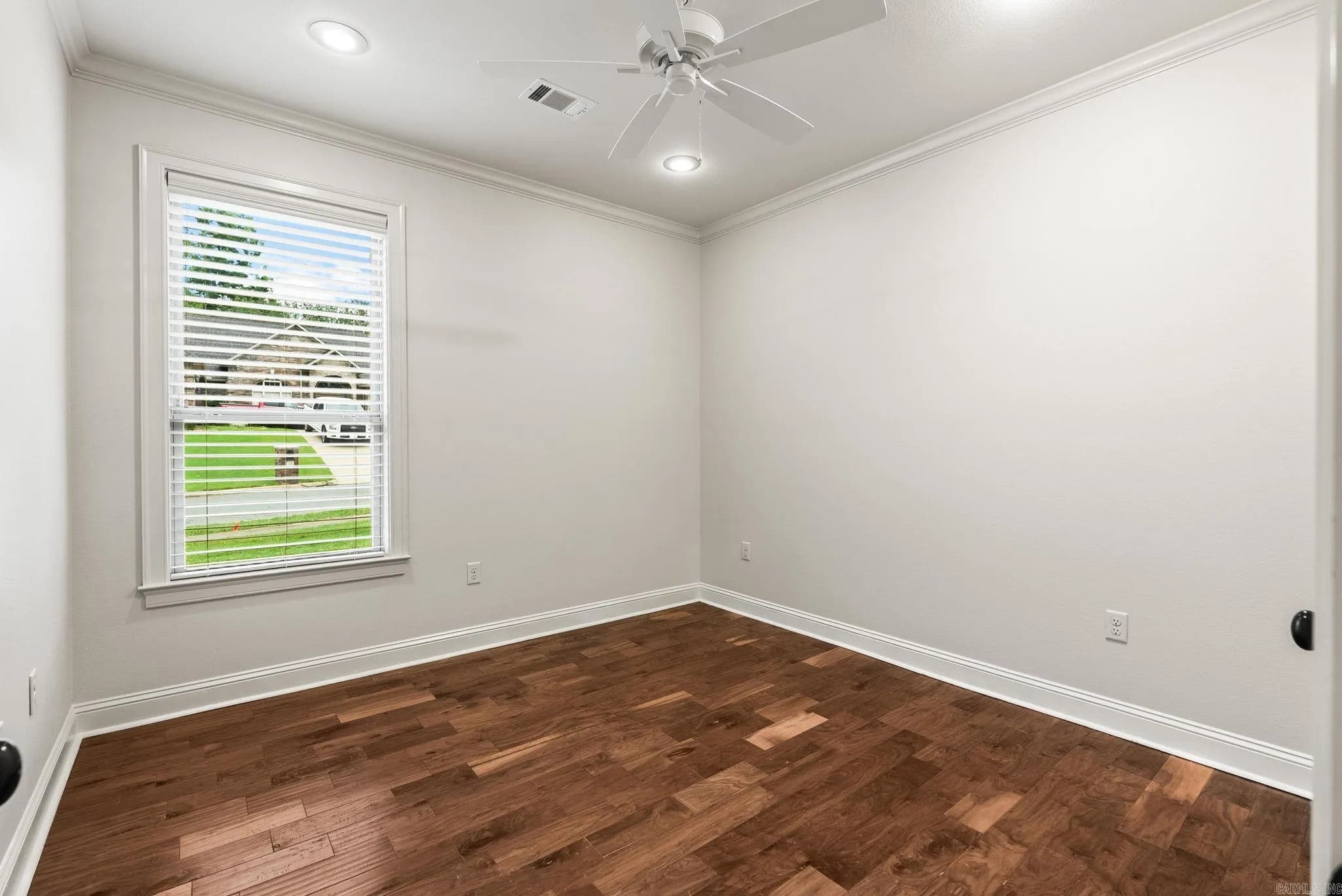 Property at 141  Oneida way - Image 27