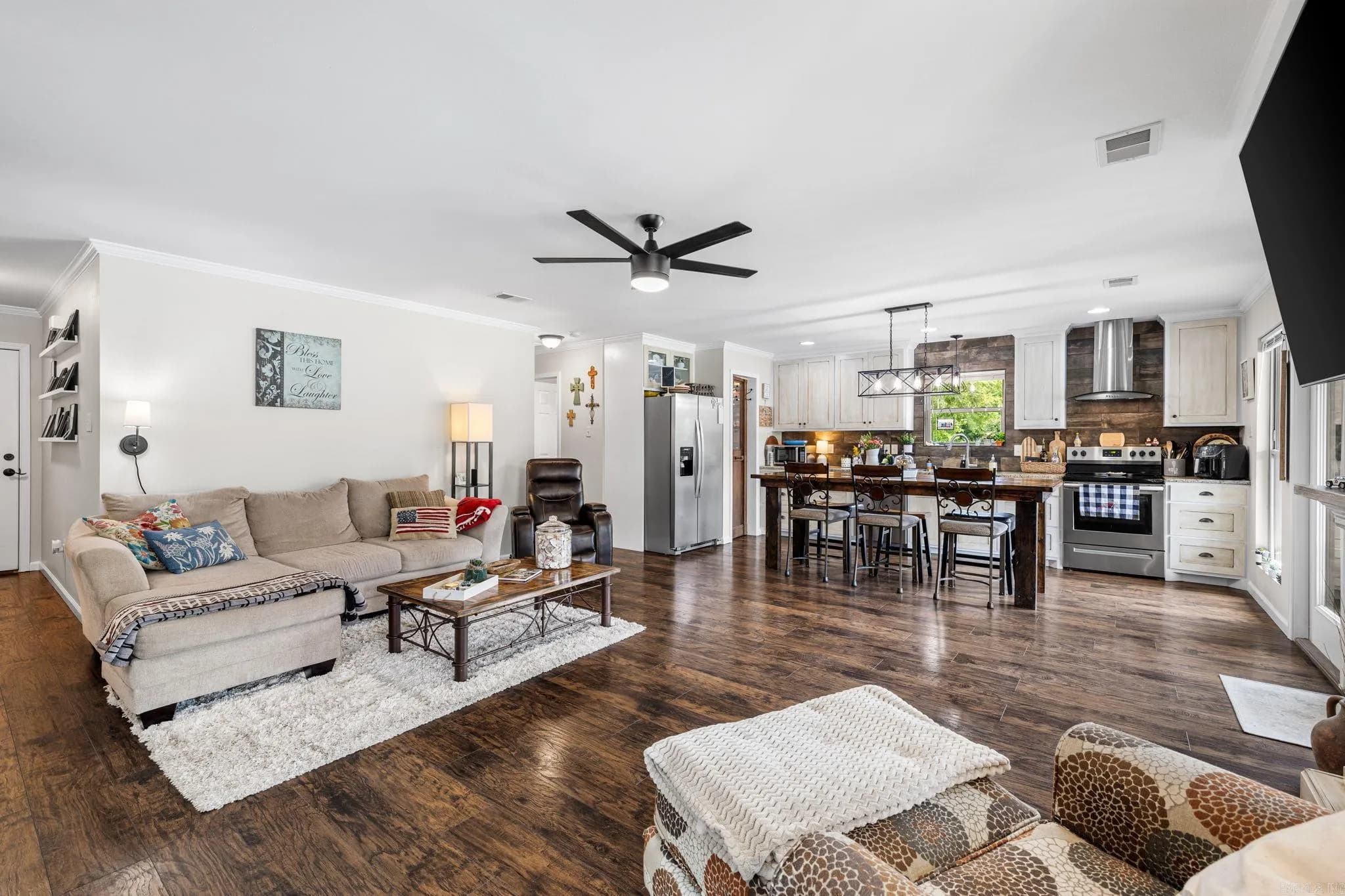 Property at 455  Oglesby - Image 6
