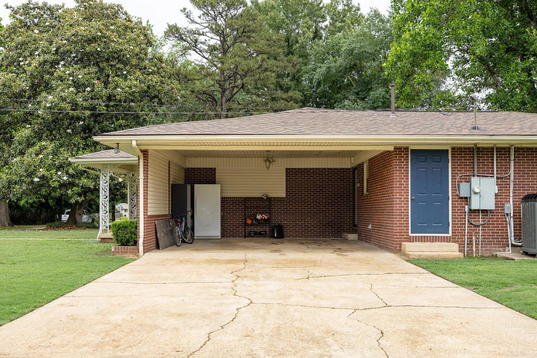Property at 1305  Columbia - Image 4
