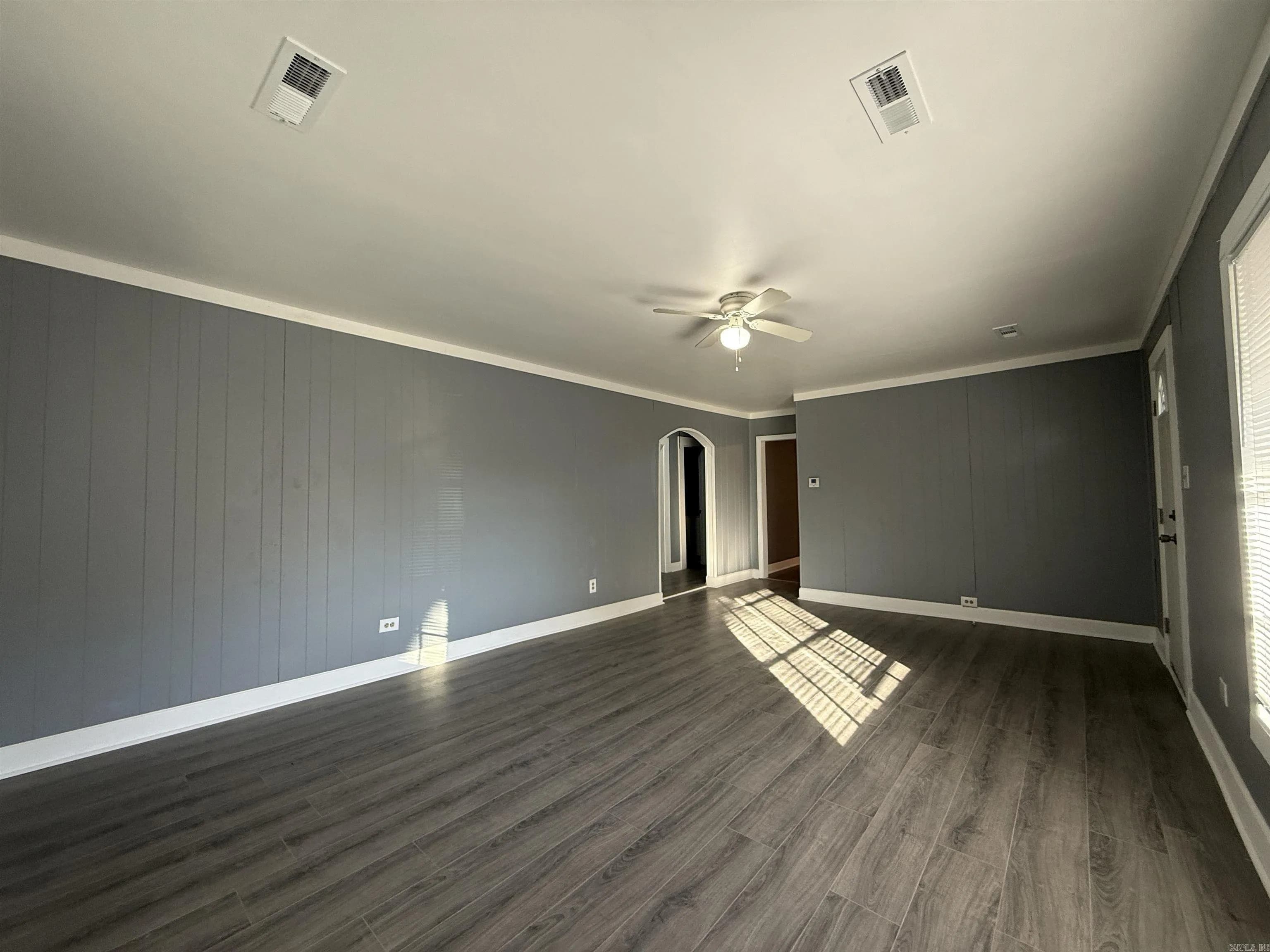 Property at 404  Elm - Image 3