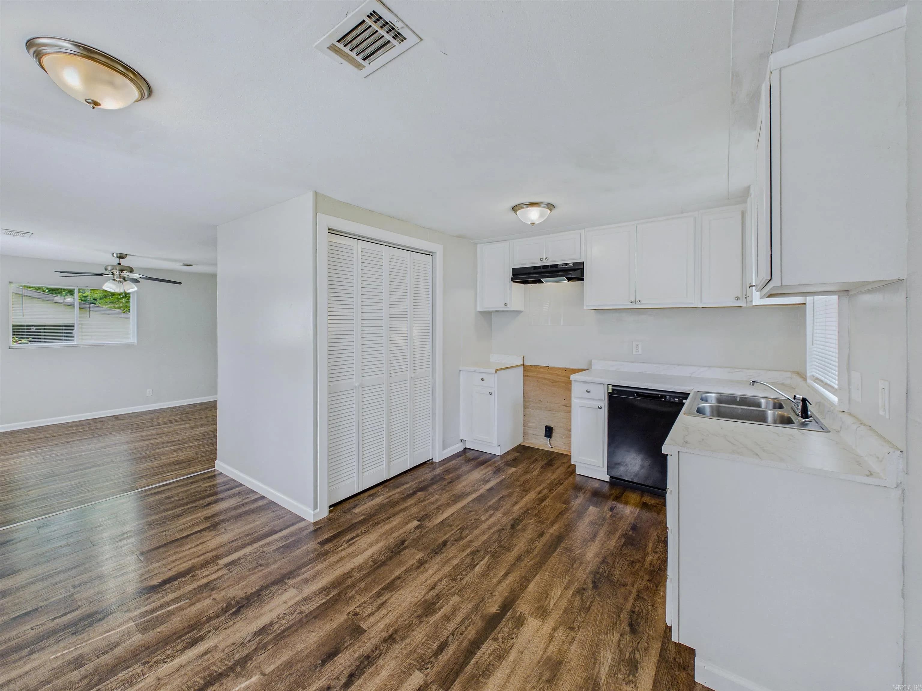 Property at 2816  Boyd - Image 3