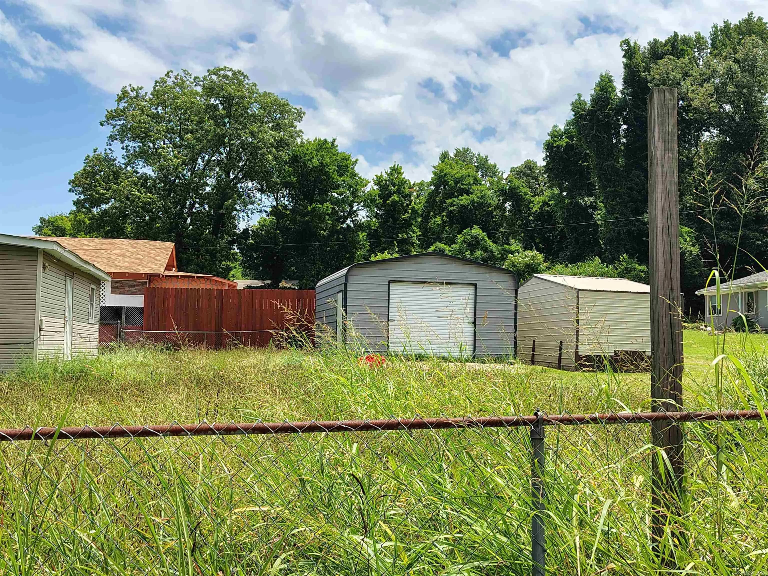 Property at 2101  Simpson - Image 6