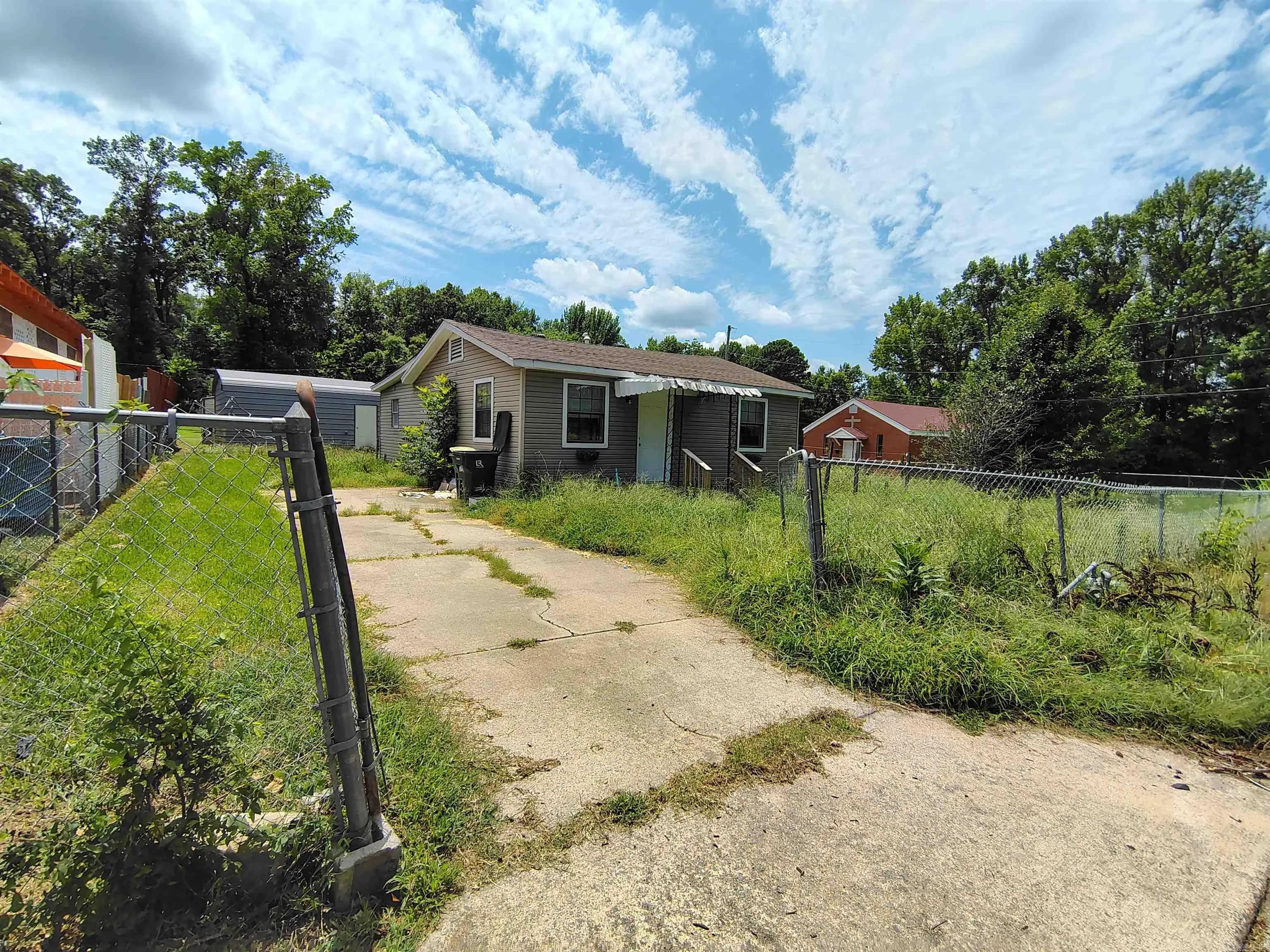 Property at 2101  Simpson - Image 10