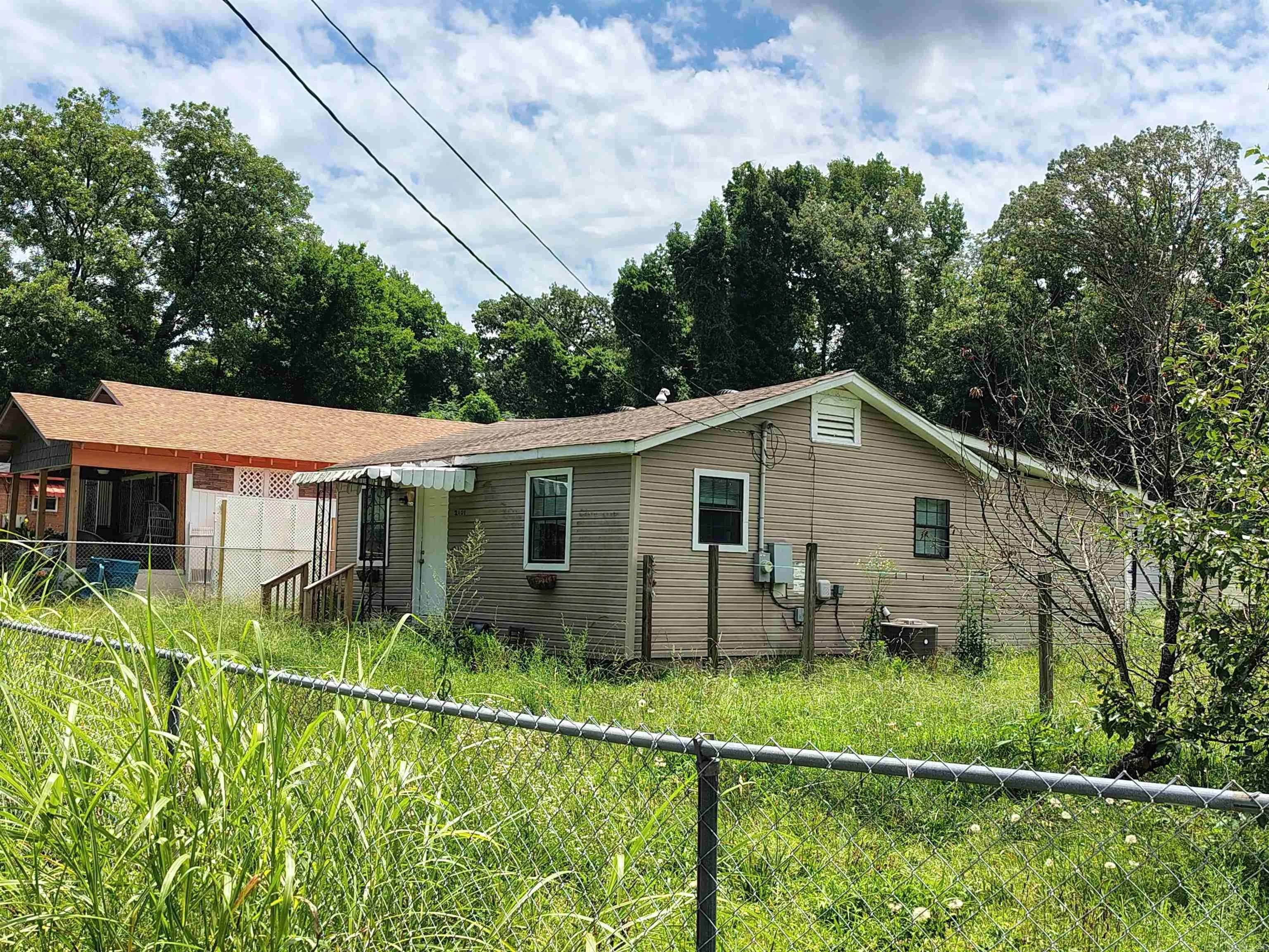 Property at 2101  Simpson - Image 4