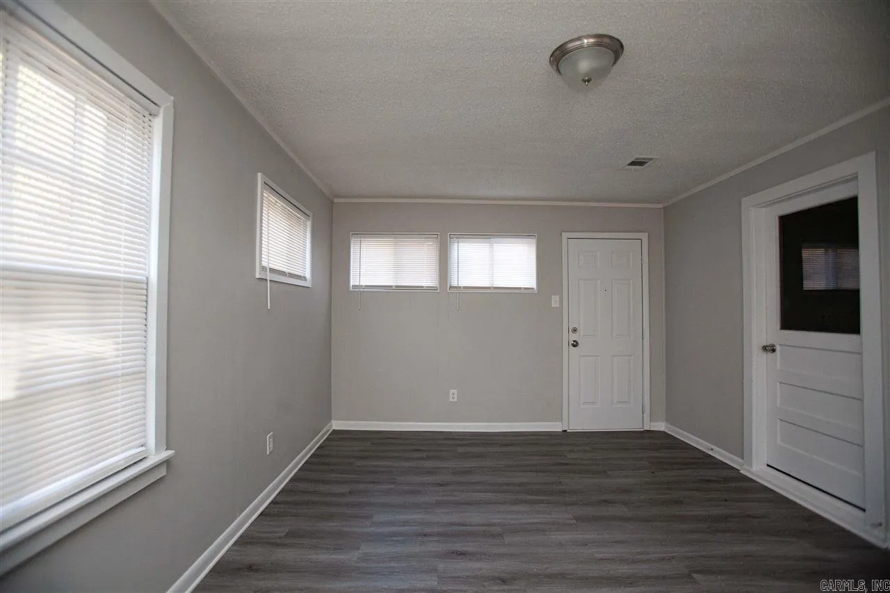 Property at 926 W 29th - Image 10