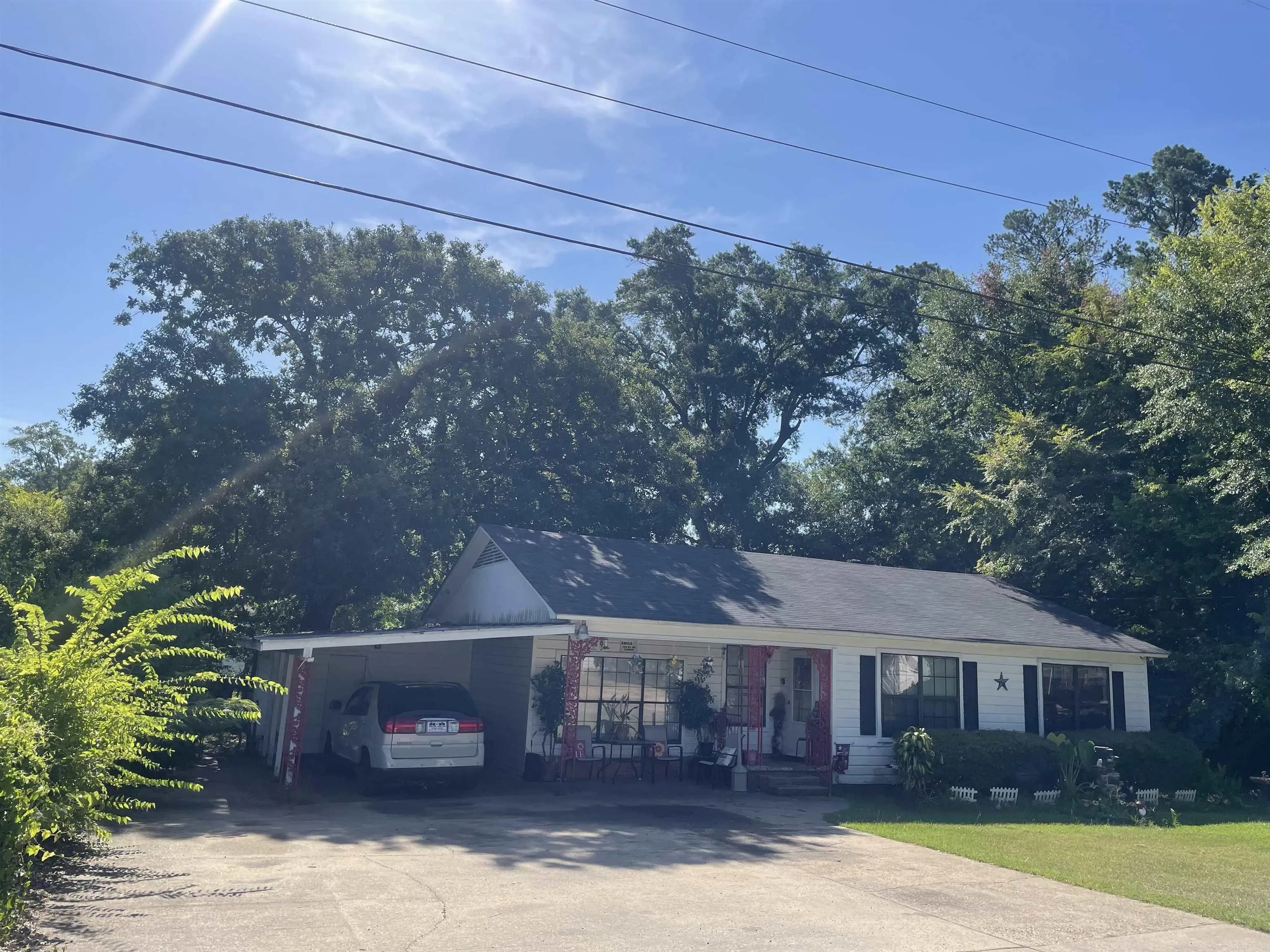 Property at 104  Redbud - Image 5