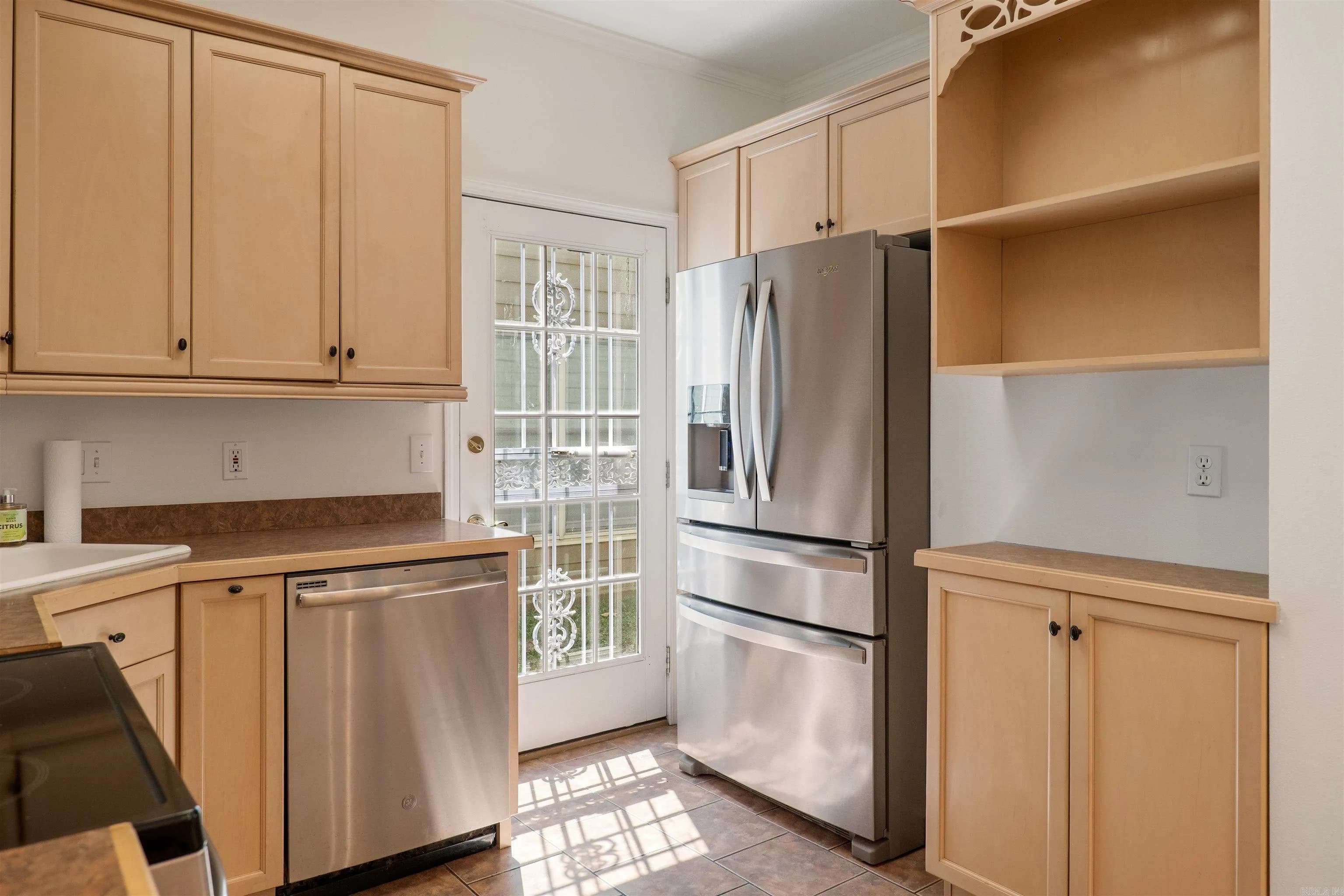 Property at 408  Warner ave - Image 12