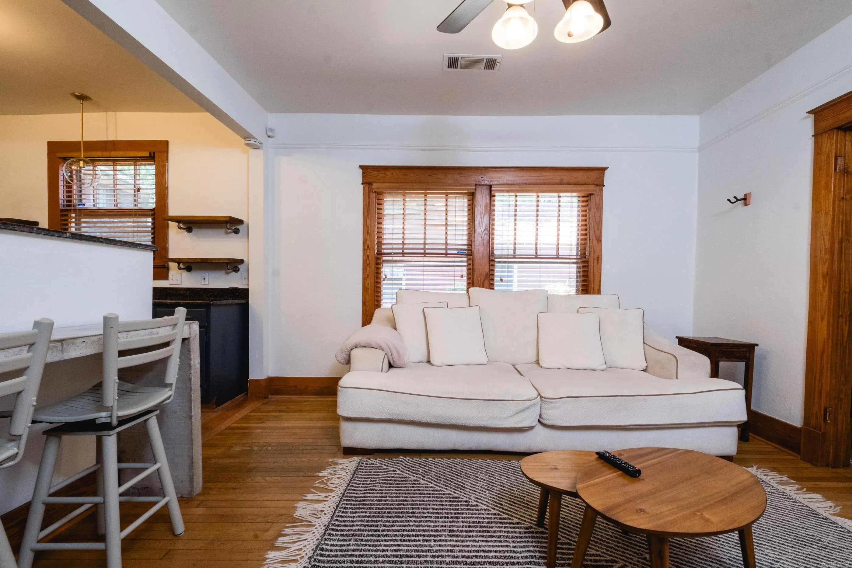 Property at 607  Willow - Image 25