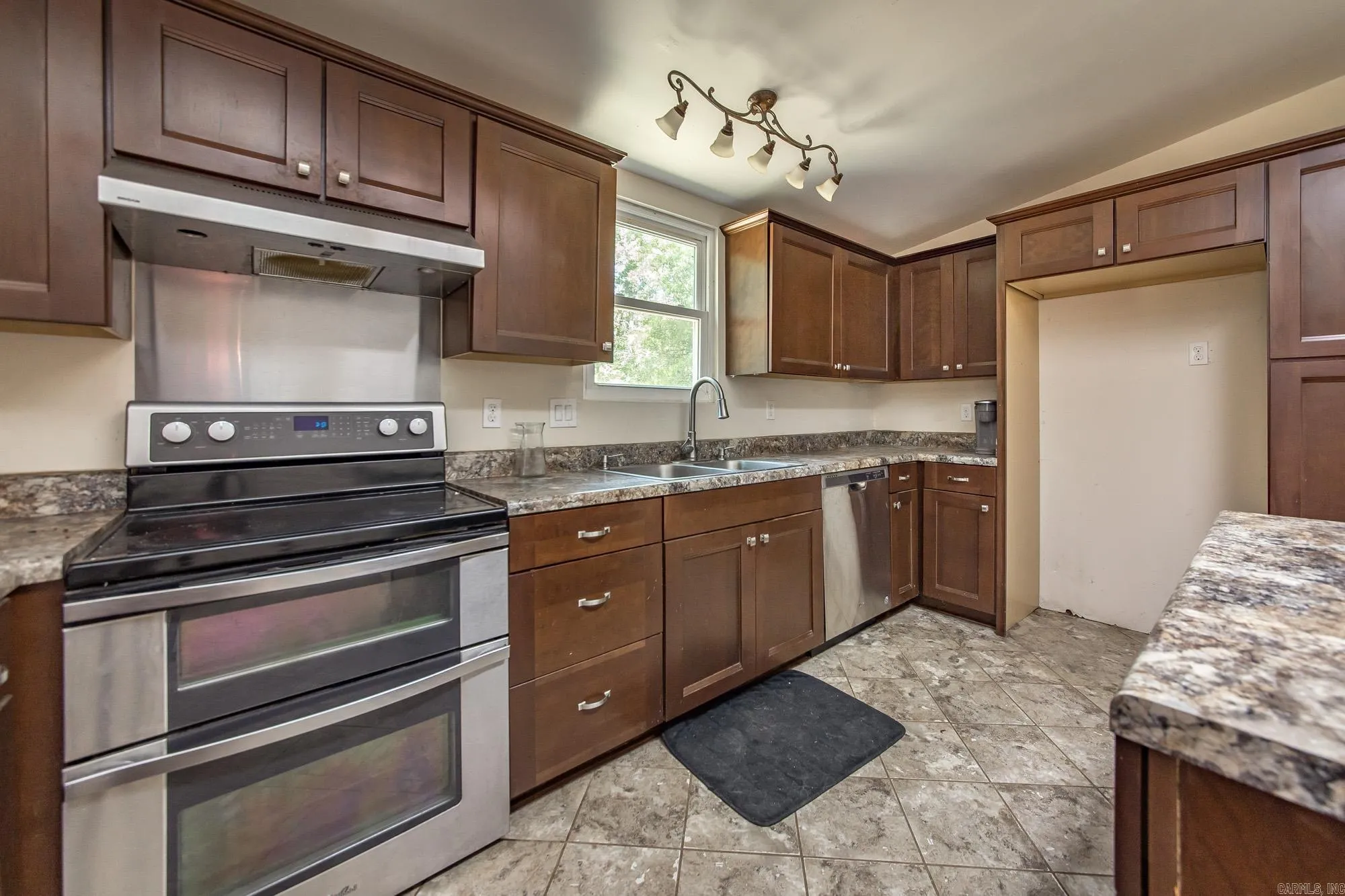 Property at 8  Richard - Image 9