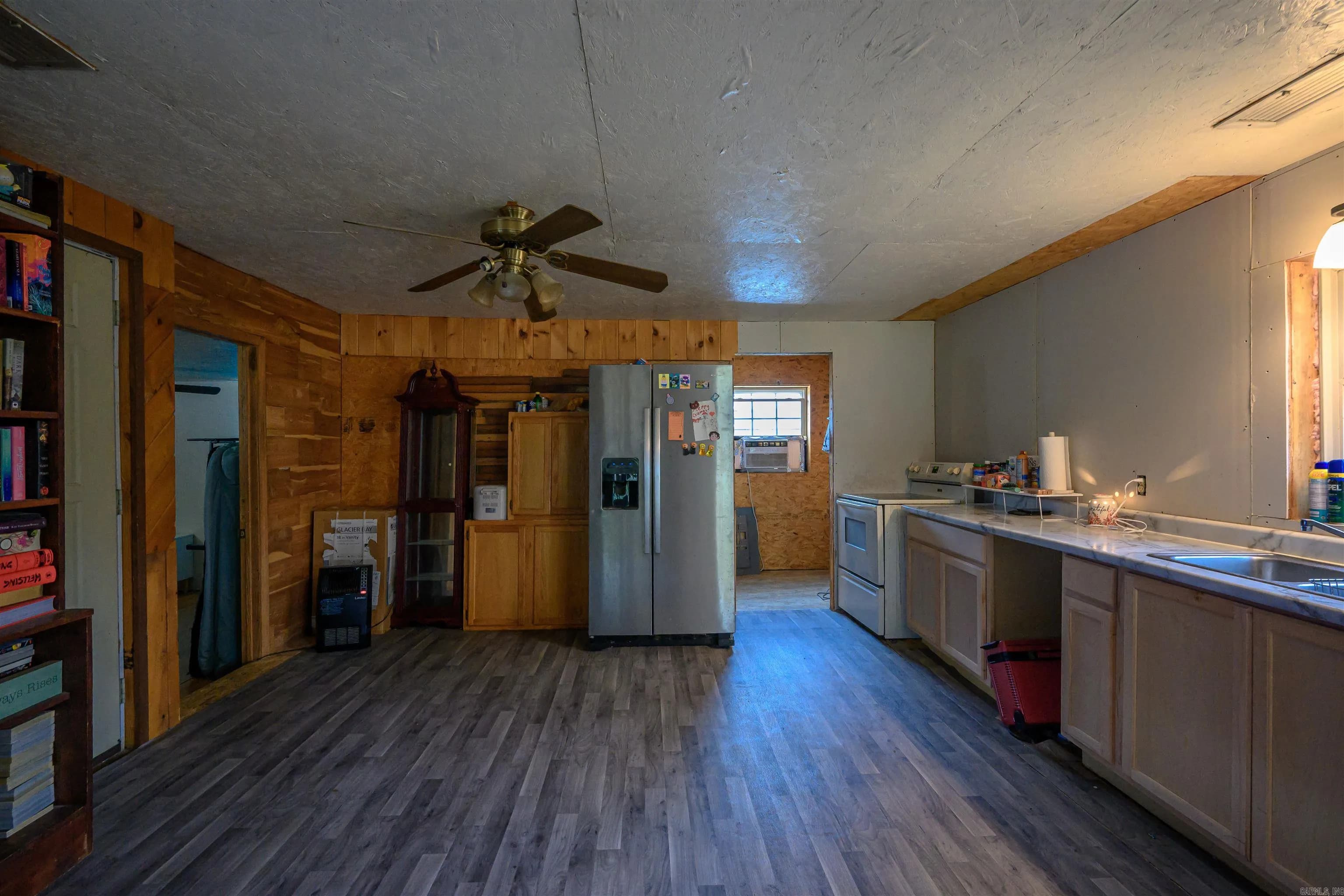 Property at 340 N Main - Image 6