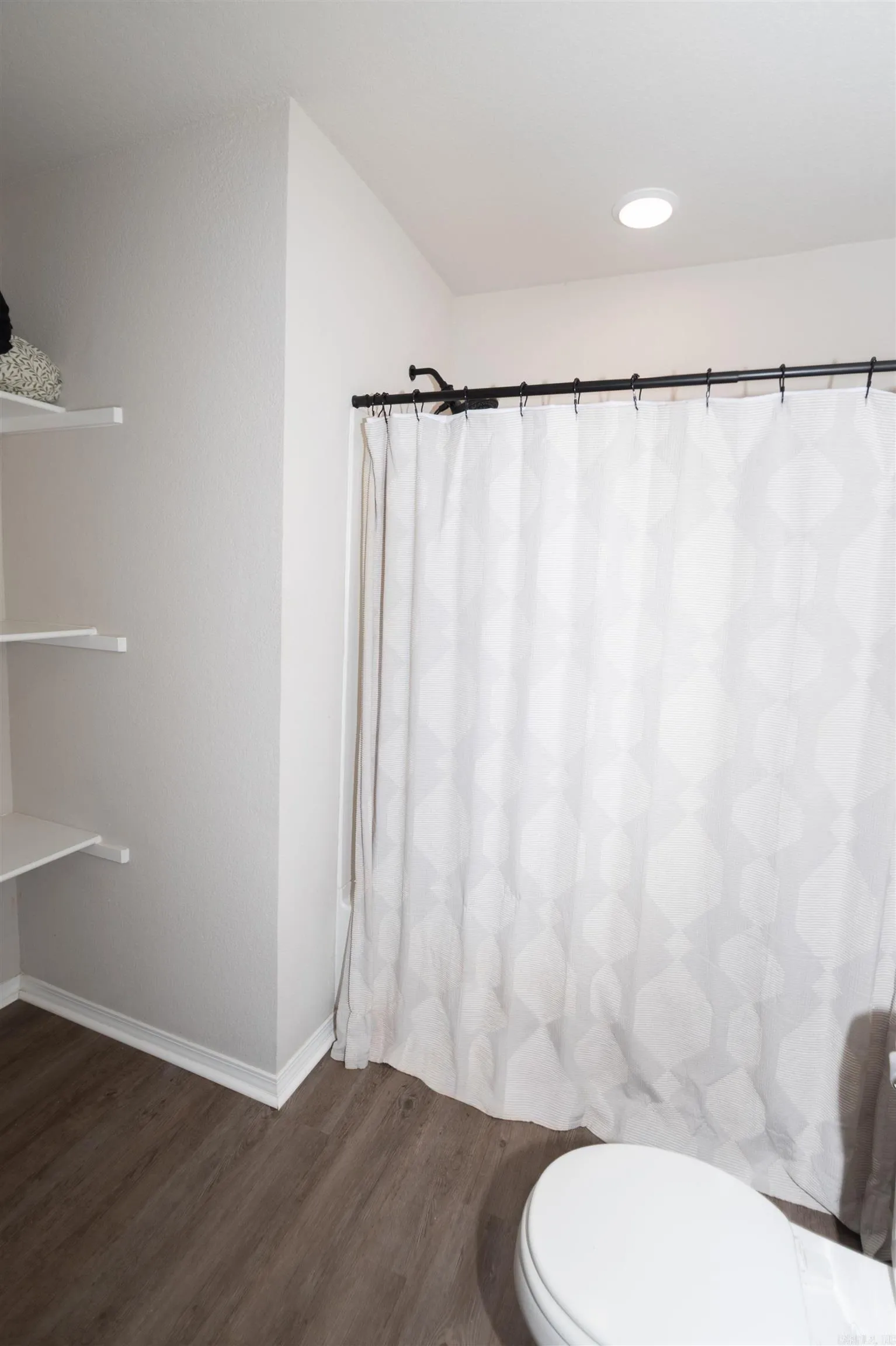 Property at 105  Williams - Image 16