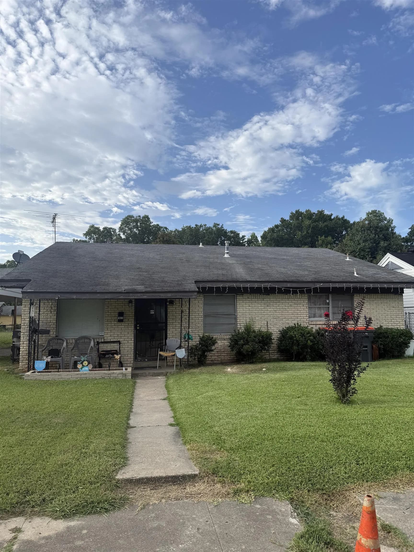 Property at 1611  Vaughn st - Image 1
