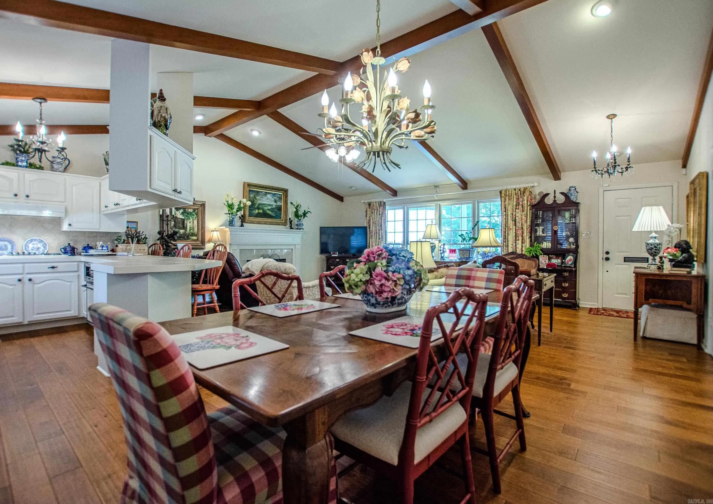 Property at 810  Shea - Image 10