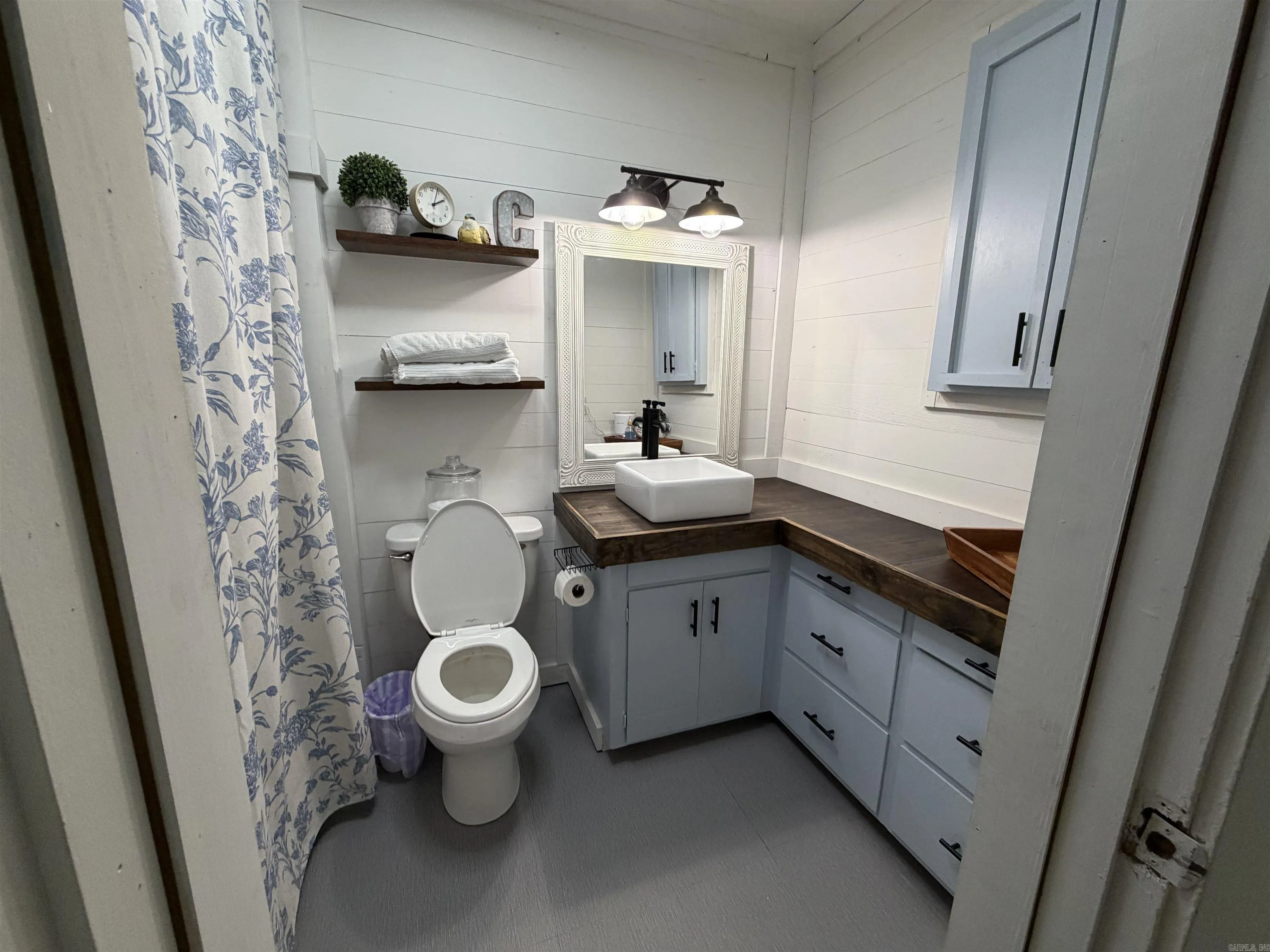 Property at 403 S Main - Image 11