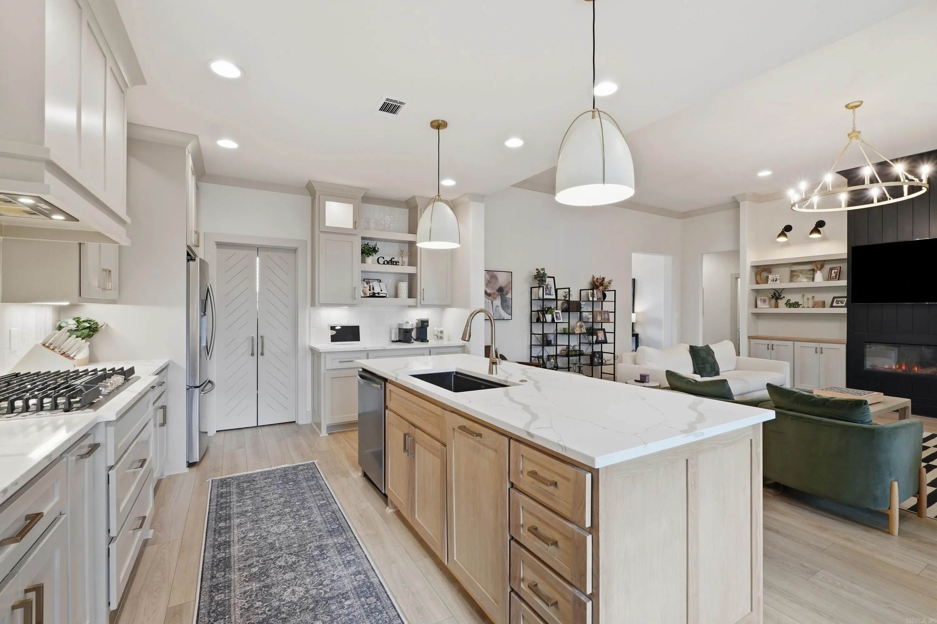 Property at 1735  Pearce - Image 9