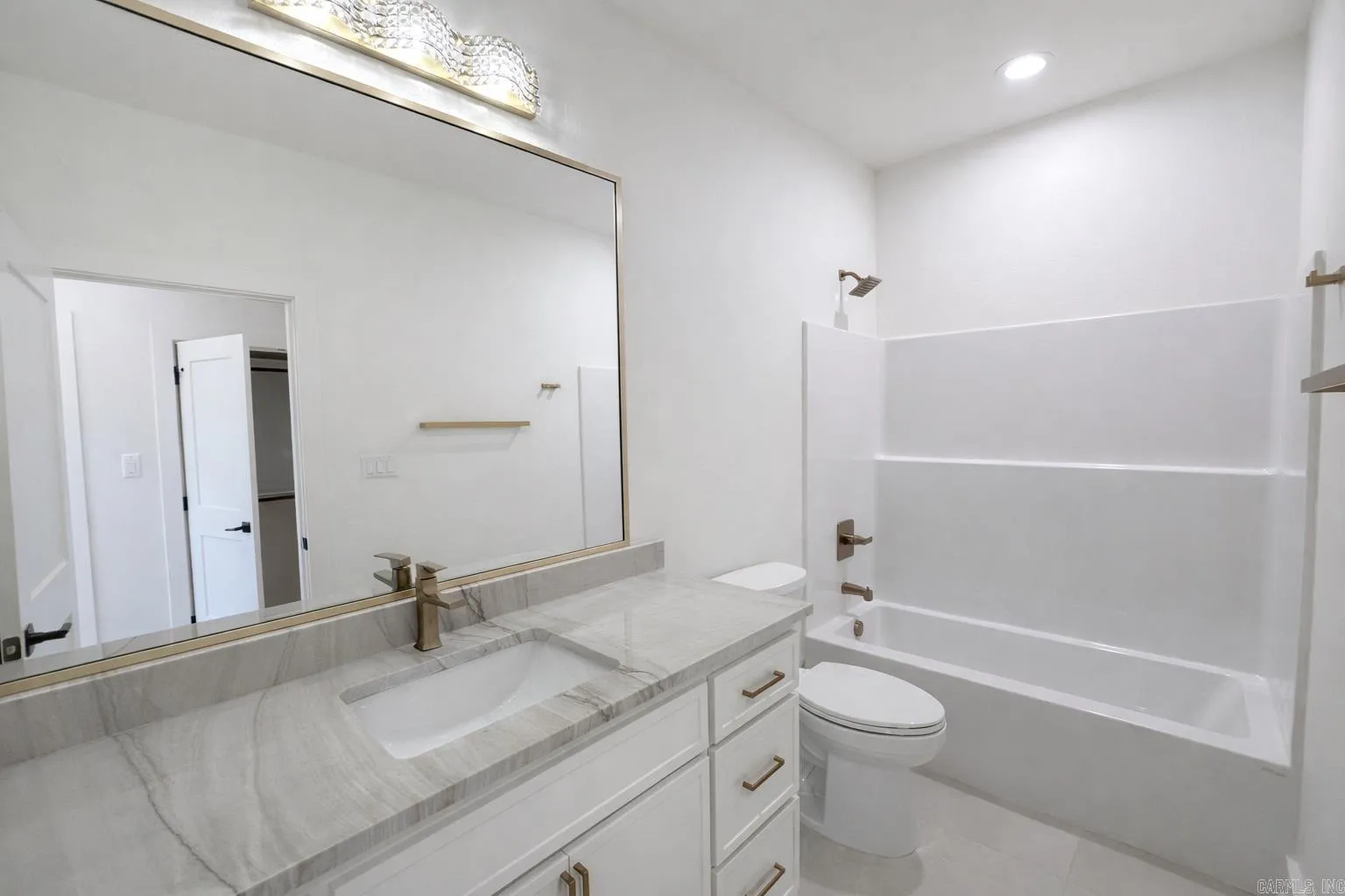 Property at 111  Kinley - Image 16
