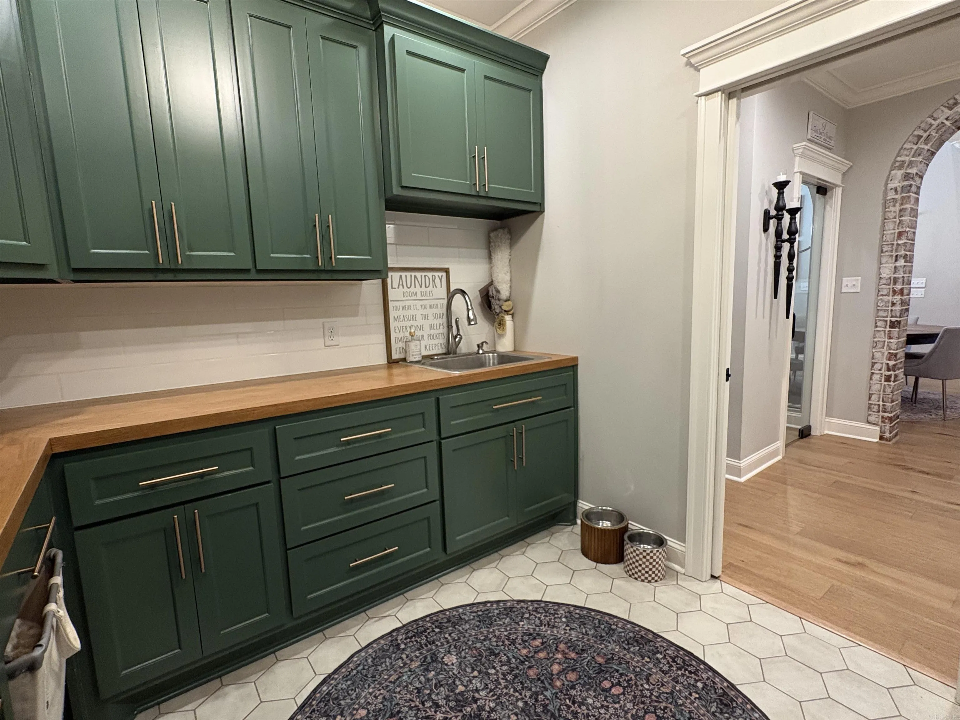 Property at 3400  Dee - Image 16