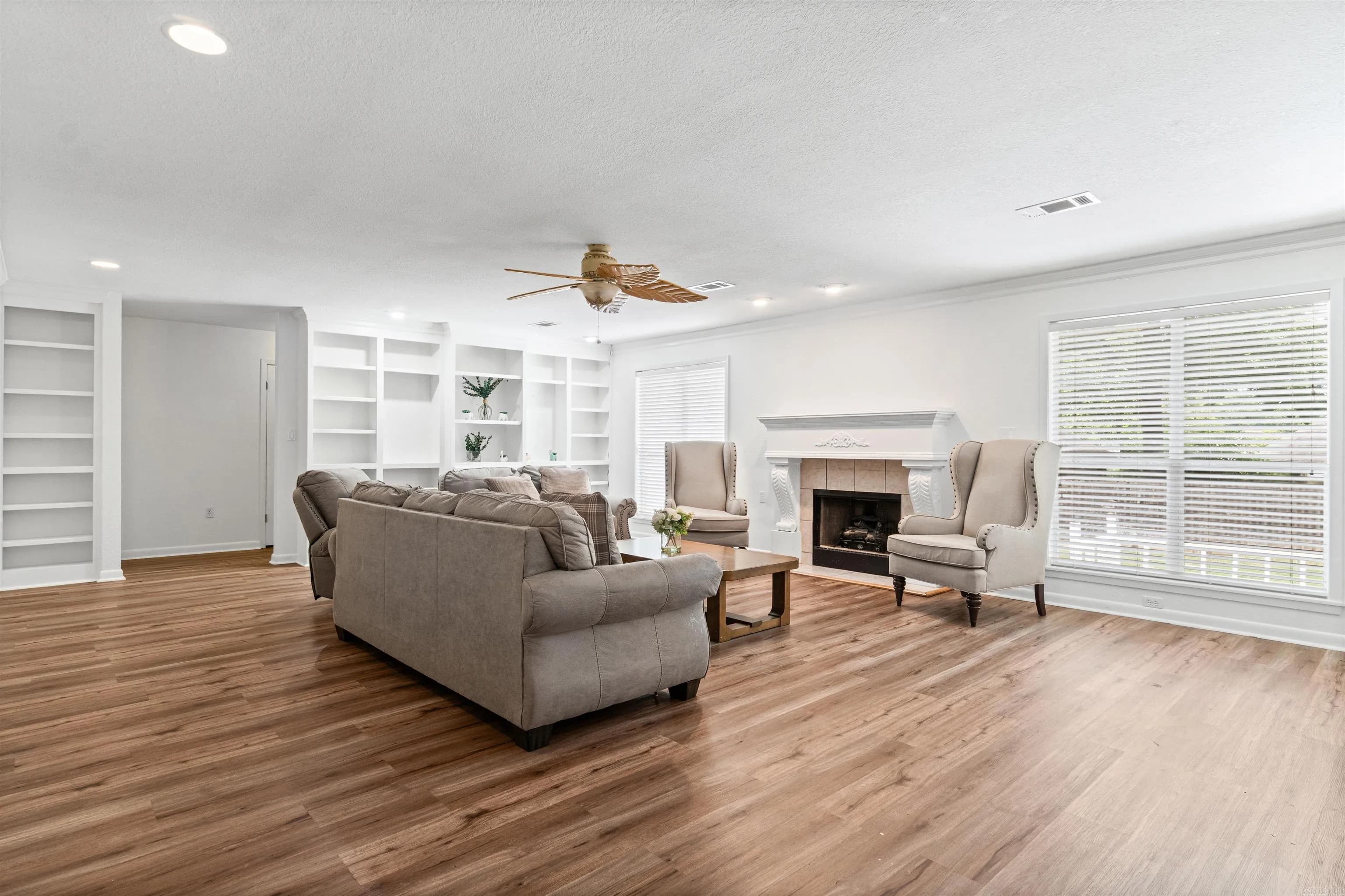 Property at 604  Pin oak dr - Image 6