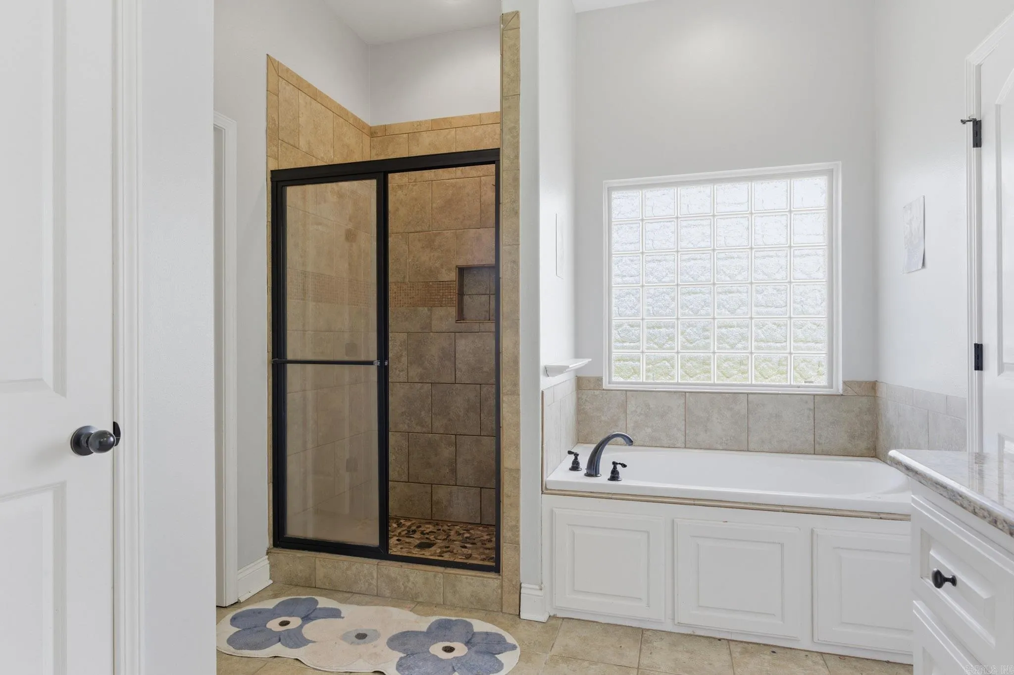 Property at 4 E Citron - Image 21