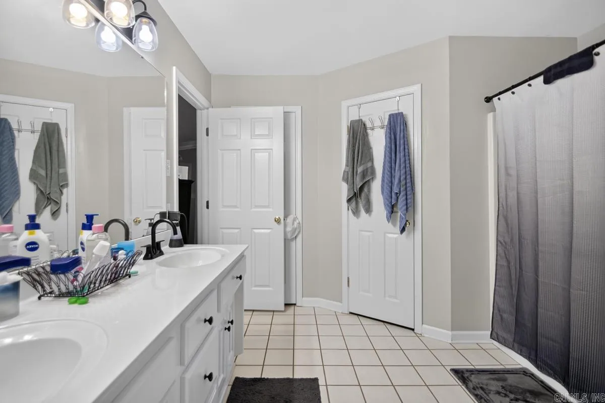 Property at 140  Plumdale dr - Image 12
