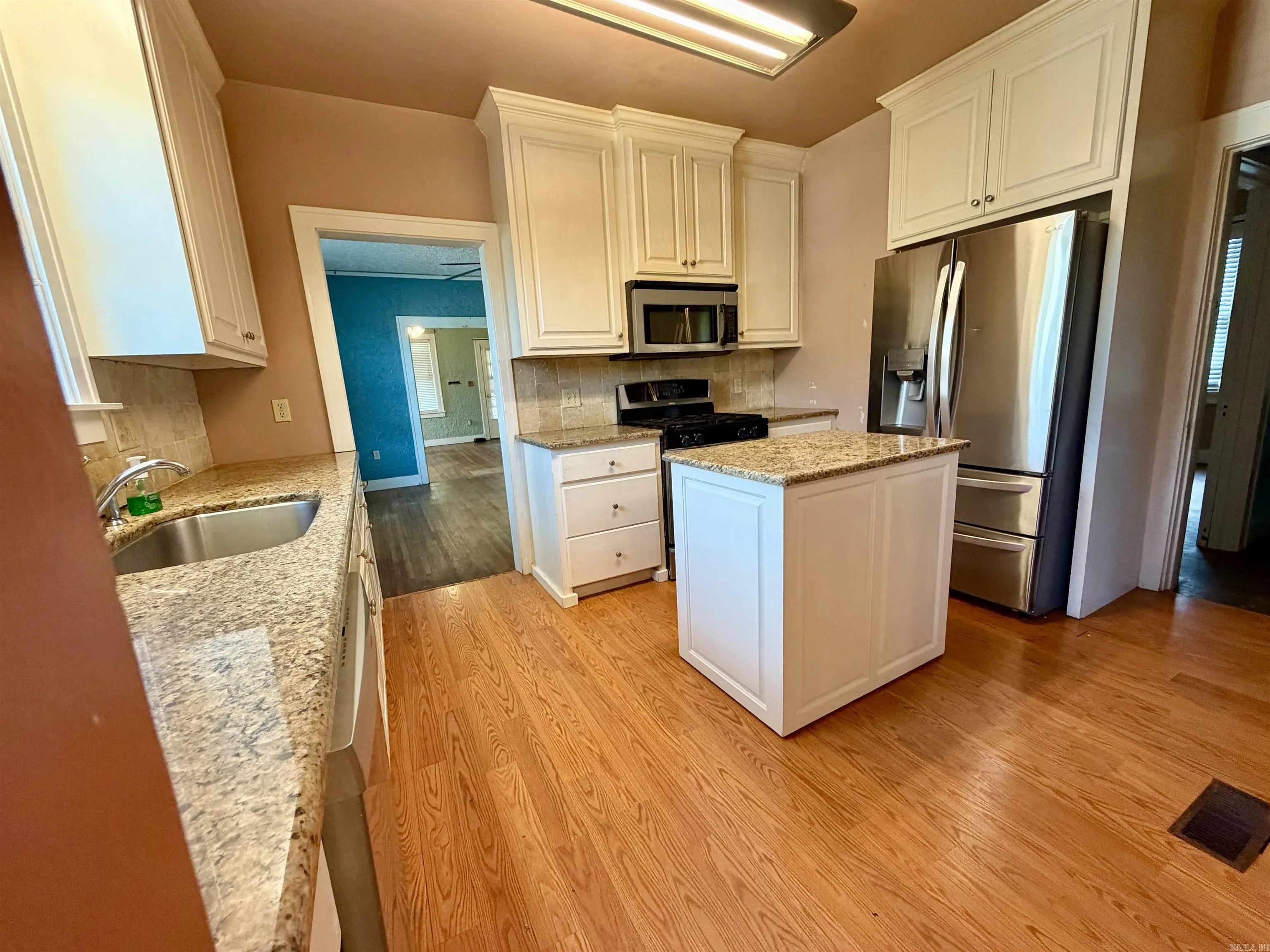Property at 719 W 17th - Image 19