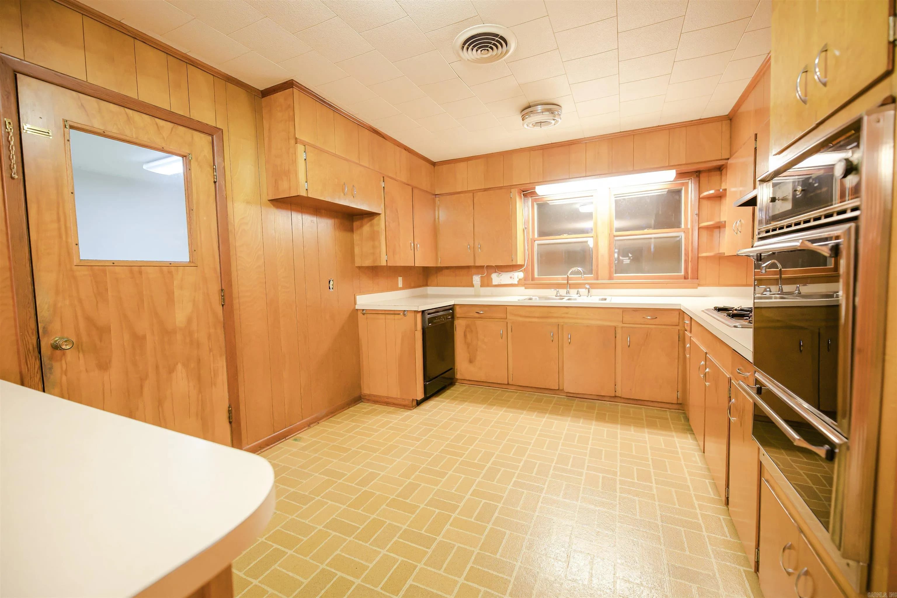 Property at 2611  Oakland st - Image 8