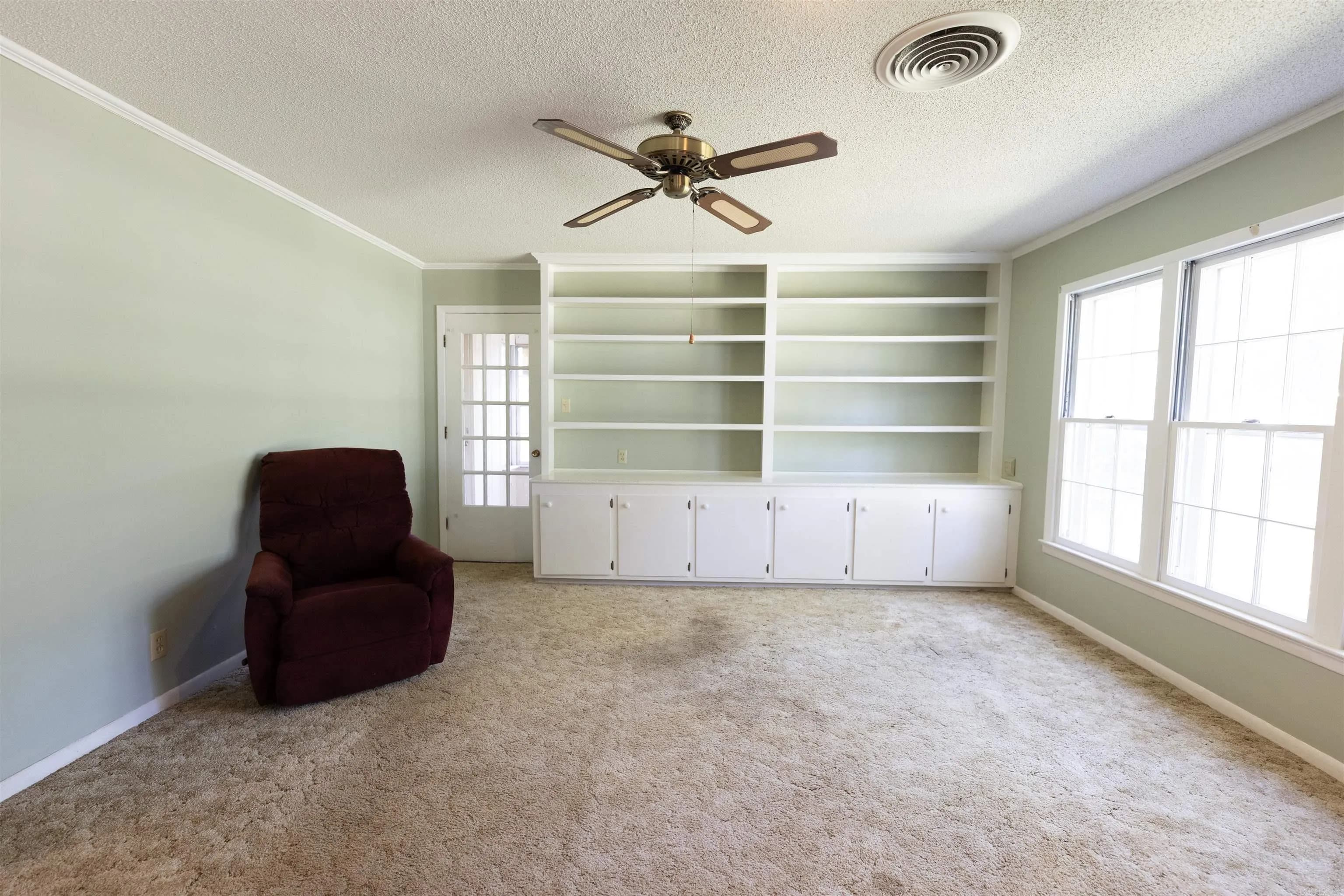 Property at 2611  Oakland st - Image 6