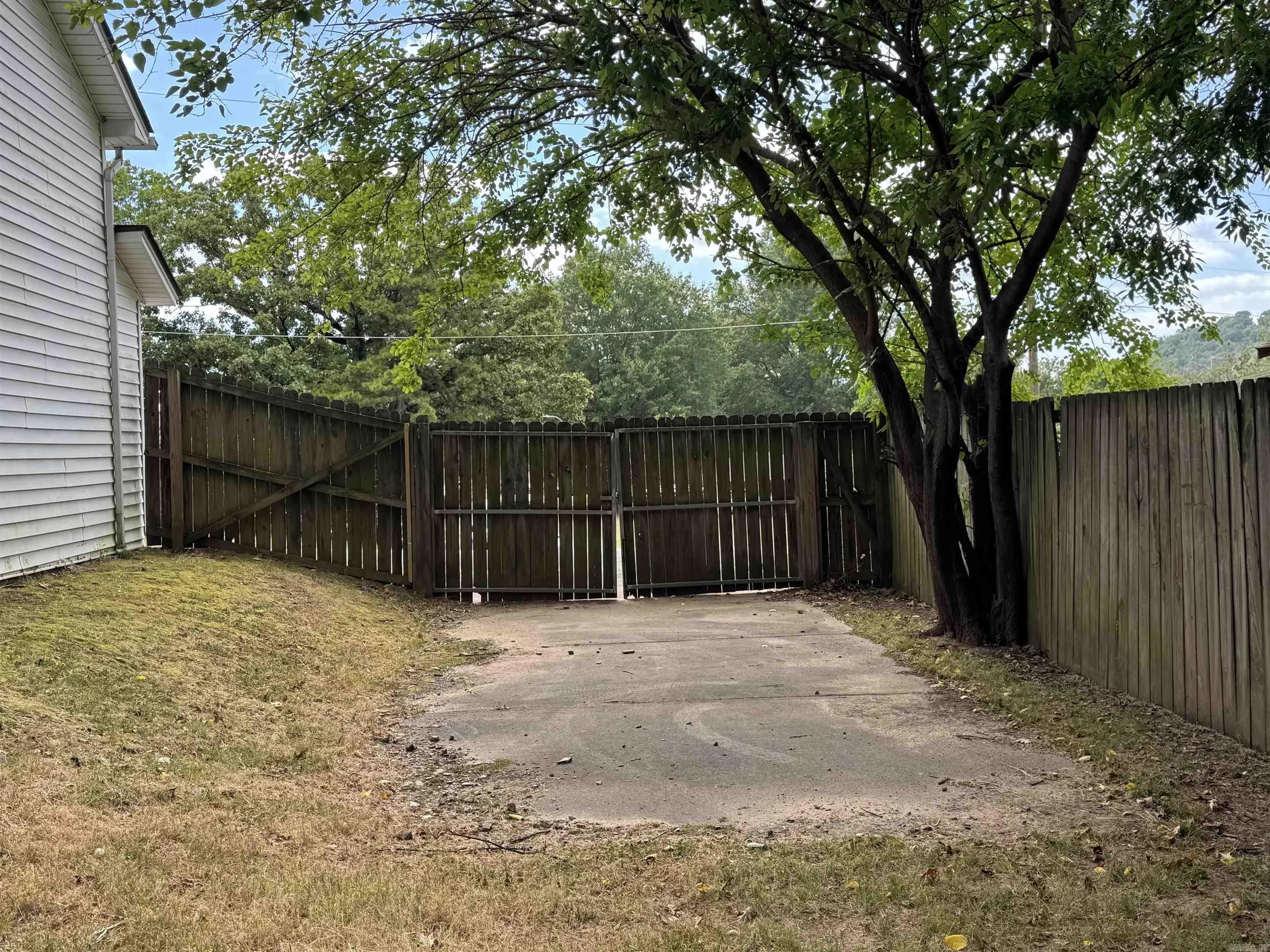 Property at 1208  Crest - Image 24