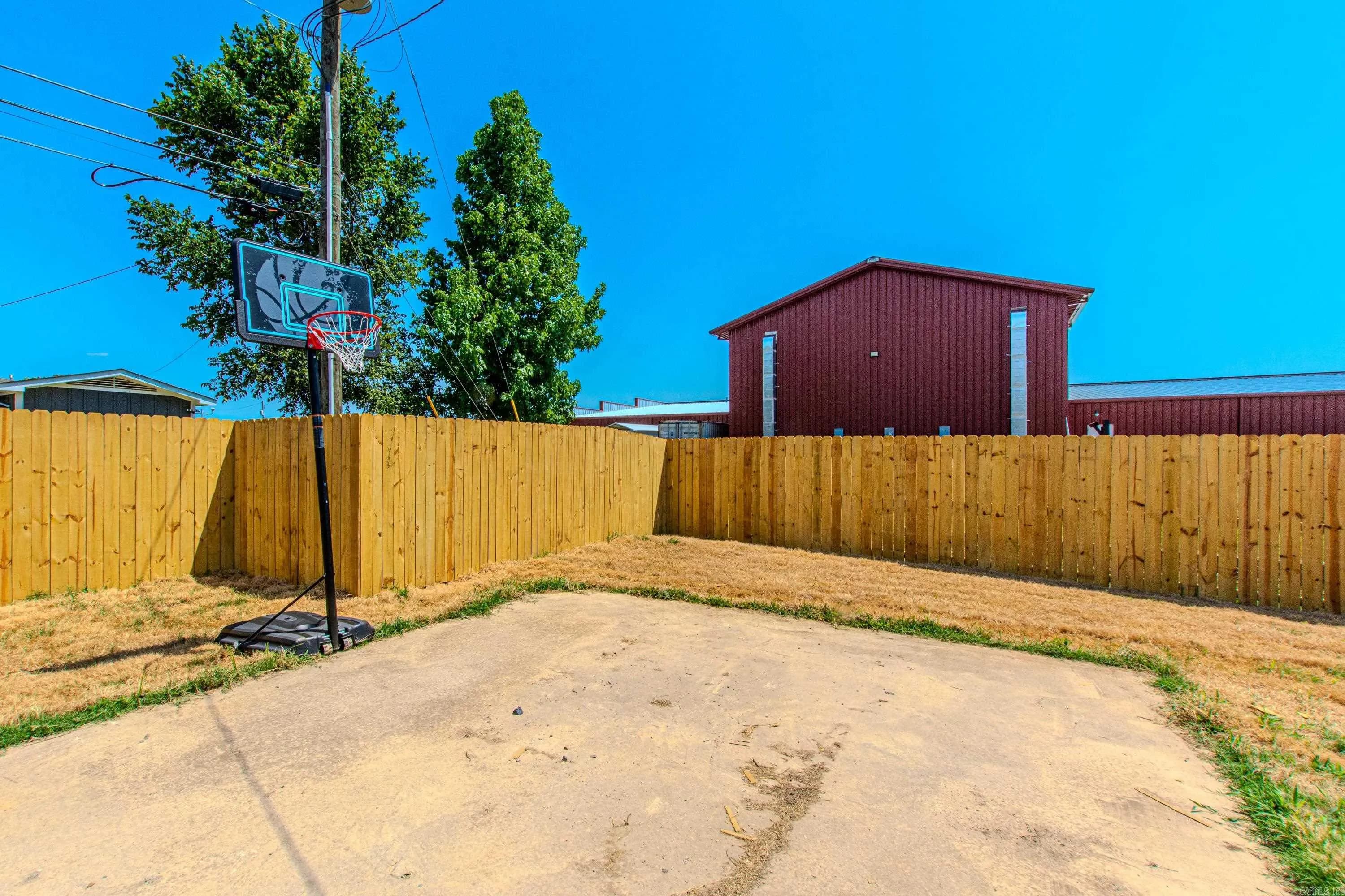 Property at 1000  Eastview - Image 41